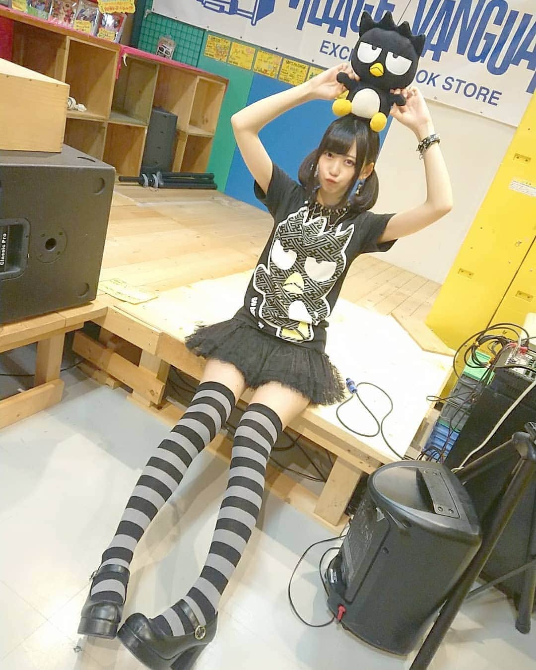 空野青空のインスタグラム：「. ❣️🐧ばつ丸きゅんコーデ🐧❣️ . . #超速G作戦 リリイベありがたきでした〜❥·･ はじめての越谷レイクタウン、広すぎてびっくり(ﾟωﾟ) ヴィレッジヴァンガードプラスさん、お世話になりました✨ . . . #ばつ丸くん #ばつ丸 #サンリオ #コラボ #Tシャツ #ヲタT #縞ニーソ #ニーハイ #ニーソ #絶対領域 #脚フェチ #鳥好き #ペンギン #リリイベ #リリース記念イベント #あおにゃん #空野青空 #aonyan #あおべべ #あおねコス #BODYLINE #ツインテ #ツインテール女子 #ツインテール #黒髪 #幸薄顔ちゃん #パニエ #ミニスカ」