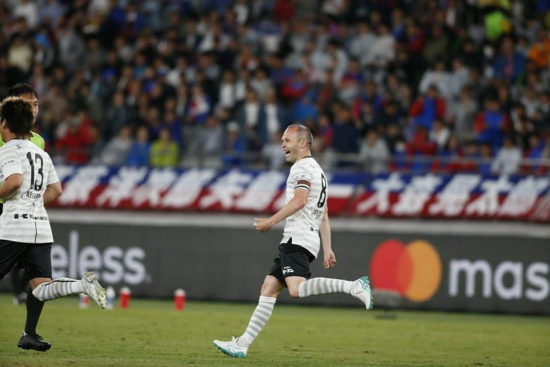 アンドレス・イニエスタさんのインスタグラム写真 - (アンドレス・イニエスタInstagram)「😃⚽️ Vamos @visselkobe!!」6月16日 22時57分 - andresiniesta8