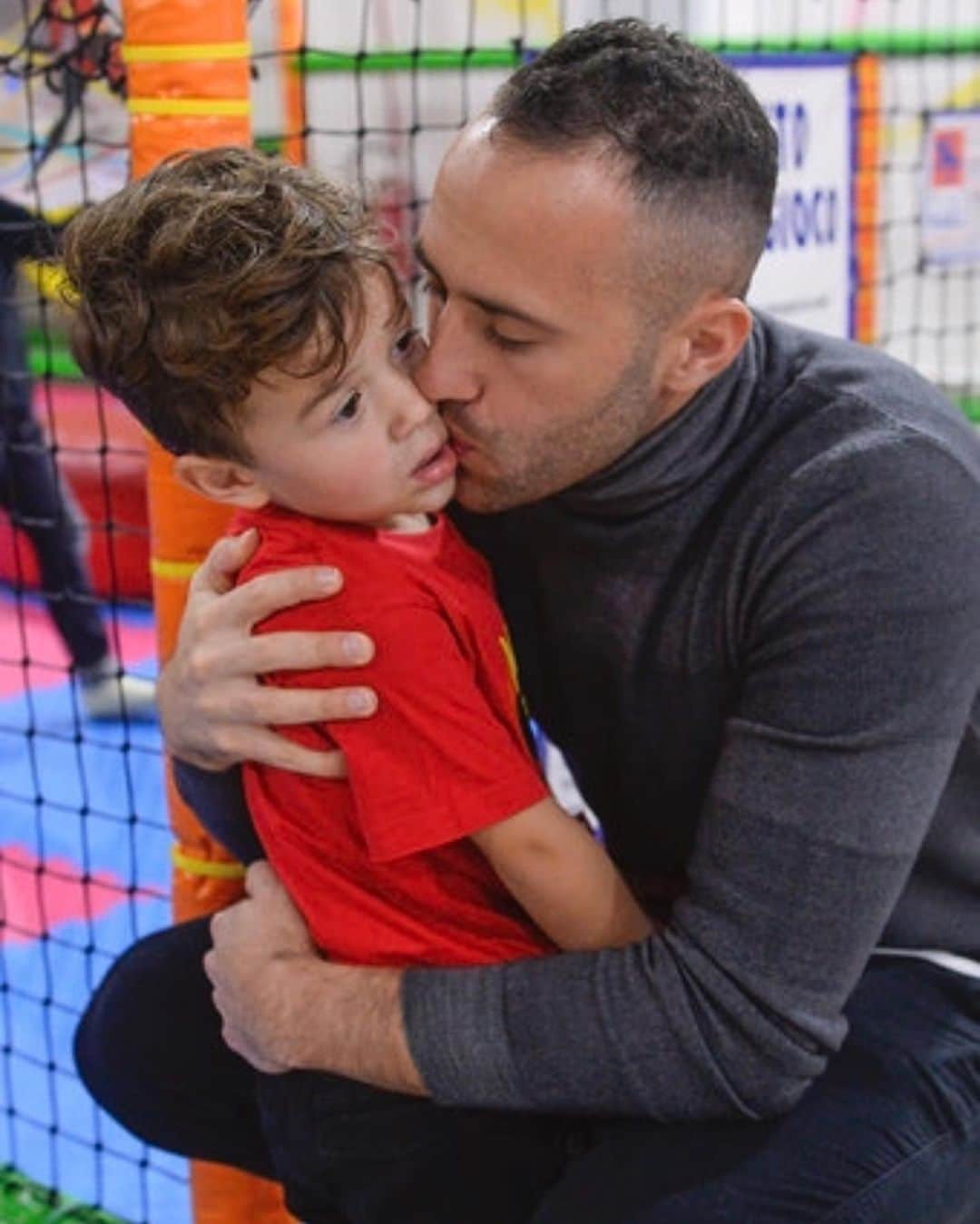 ジェシカ・スターリングのインスタグラム：「Gracias miamor por tu entrega, dedicación, compromiso❤️❤️ gracias simplemente por ser el mejor papa del mundo!!! TE AMAMOS MUCHO @d_ospina1」