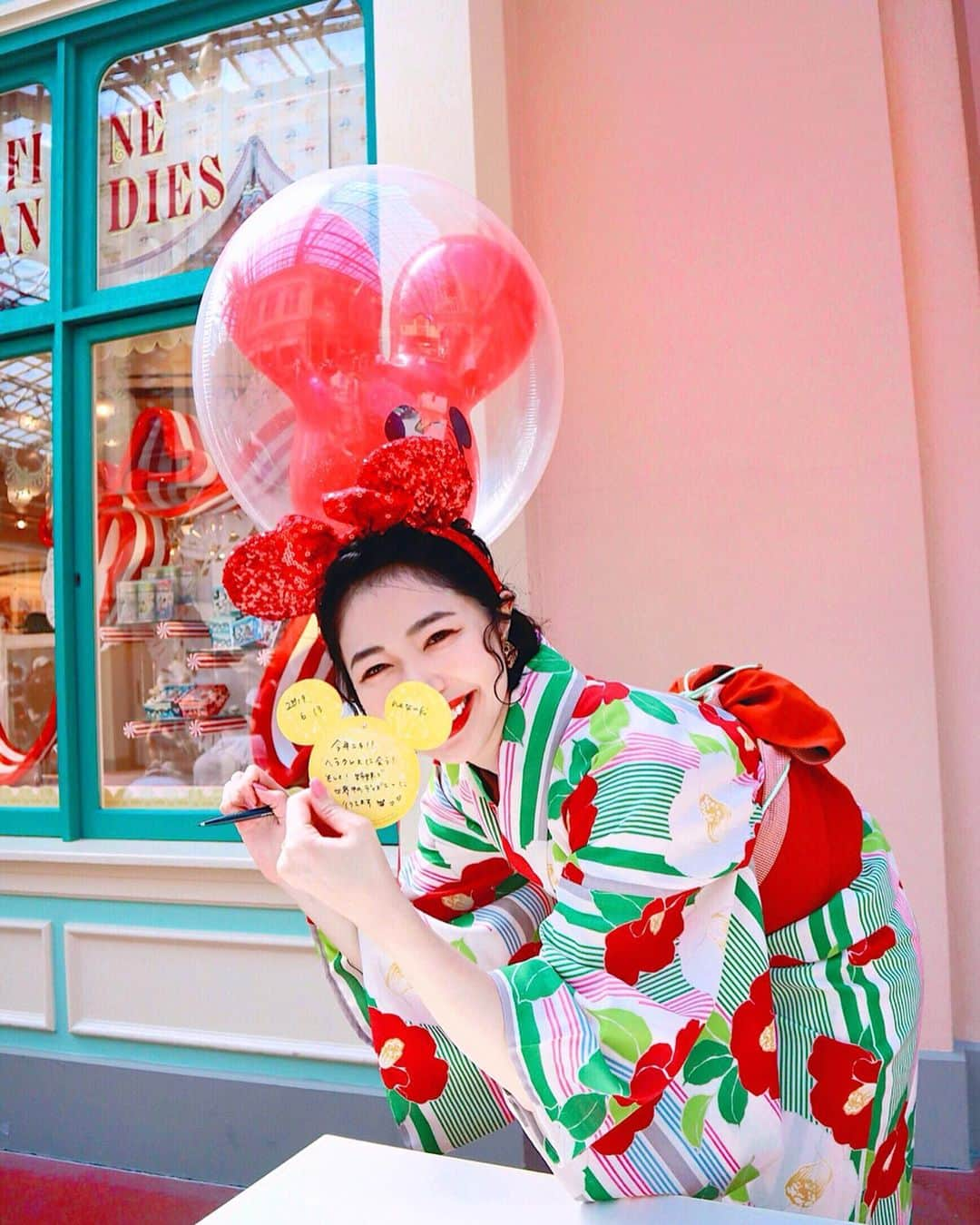 中島奈津希さんのインスタグラム写真 - (中島奈津希Instagram)「👘🌌🎋﻿ ﻿ ﻿ ﻿ ﻿ ﻿ 今年も無事、﻿ パークで短冊書けたよ🎋✨✨﻿ ﻿ ﻿ ﻿ ﻿ ﻿ 毎年同じようなお願いごと書いてる気がするけど、、笑﻿ (気になる方はアップして見てね笑)﻿ ﻿ ﻿ ﻿ 去年か一昨年に書いたお願い事が﻿ ちゃんと叶ってたので﻿ また叶うように毎日全力で生きようと思います😆👍🏻❤️❤️❤️﻿ ﻿ ﻿ ﻿ ﻿ ﻿ ﻿ ﻿ リアルに叶うとしたら﻿ 東京大阪を一緒で移動出来るドアが欲しいです🙄💭🚪←﻿ ﻿ ☁️☁️☁️☁️☁️☁️☁️☁️☁️☁️☁️☁️☁️☁️☁️☁️﻿ #disneysisters_jp ﻿ #中島姉妹 ﻿ #東京ディズニーランド ﻿ #浴衣ディズニー #おなつ浴衣」6月16日 23時24分 - nakajima_natsuki