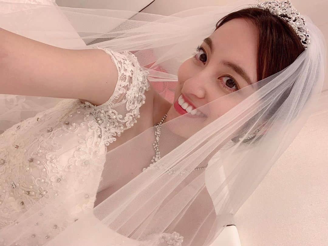 鍋谷真子のインスタグラム：「👰🏻 ドレス着るのとか久しぶりだったな♥︎」