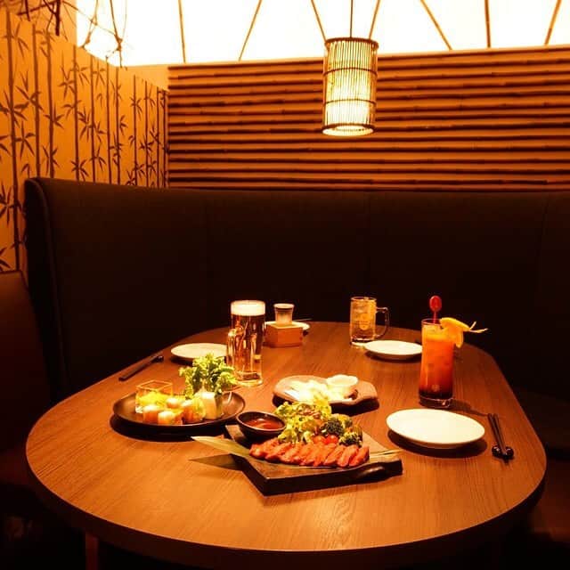 hanatsubaki029さんのインスタグラム写真 - (hanatsubaki029Instagram)「花椿では大小様々な個室を用意しております。 ゆったりとした、お時間をお過ごしください。  #花椿#個室#和食#洋食#お造り#舟盛り#鮮やか#大阪#イーマ#映画館#instagood #instafood #photography#photooftheday #鯛めし#ランチ#ママ会#歓送迎会#女子会#日本酒#赤玉パンチ#神泡#炭焼き」6月16日 23時18分 - hana.tsubaki29