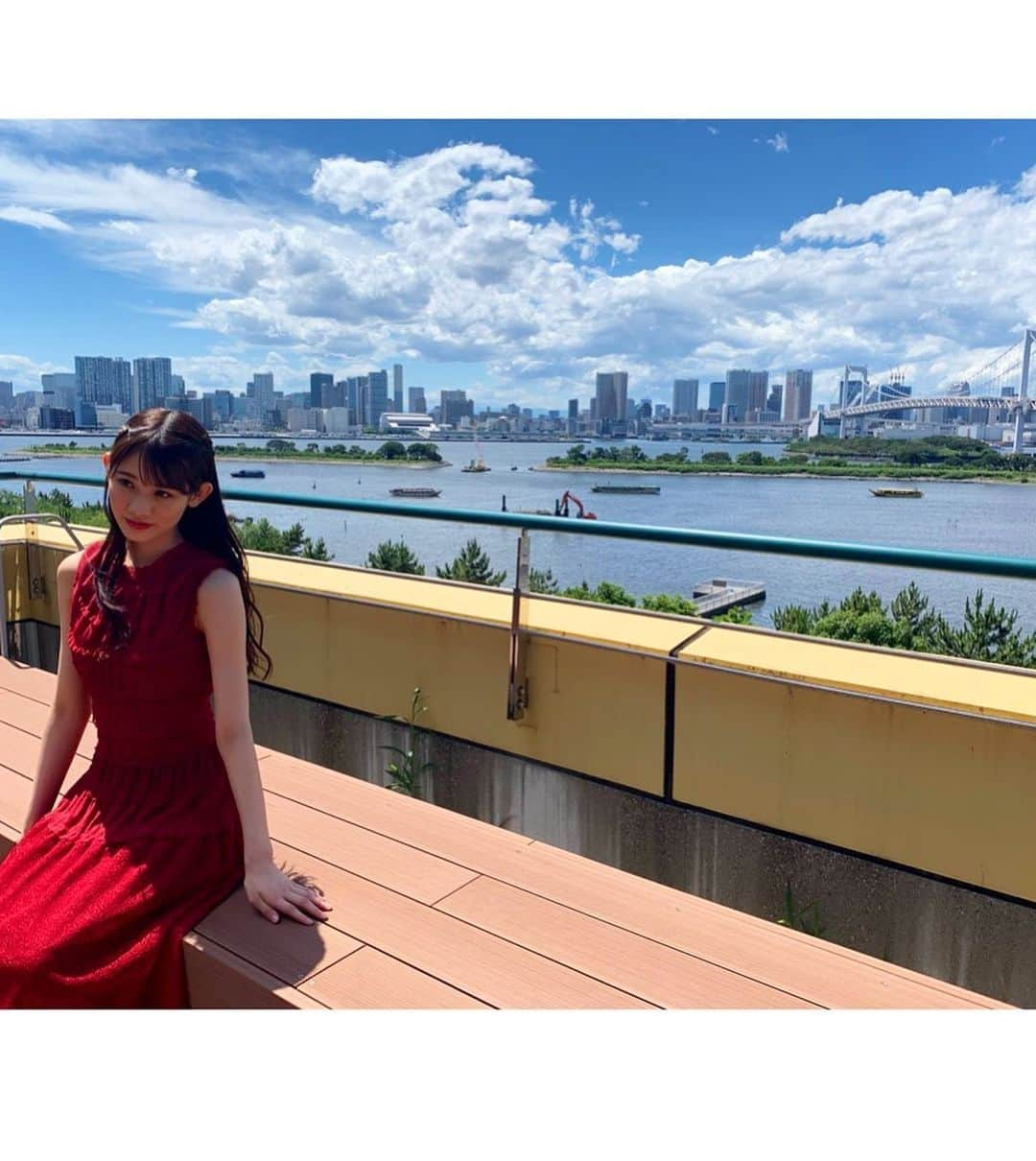 秋本帆華さんのインスタグラム写真 - (秋本帆華Instagram)「. 天気も景色も最高♪ 素敵な衣装を身に纏って👗👠 なんだか成功女子っぽい？笑  #teamshachi #失敗女子 #お台場」6月16日 23時19分 - honoka_akimoto_official