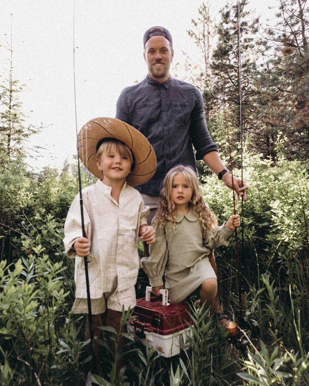 Amber Fillerup Clarkさんのインスタグラム写真 - (Amber Fillerup ClarkInstagram)「Thank you for the love and patience you give our kids! I love watching you teach our kids new things, from fishing, rock climbing, cooking, yard work, how to write - whatever it is you do it with love and patience and it’s so fun to watch 🥰they are so lucky to have you!!!! @davidavidavid Happy Father’s Day!!!!」6月16日 23時22分 - amberfillerup