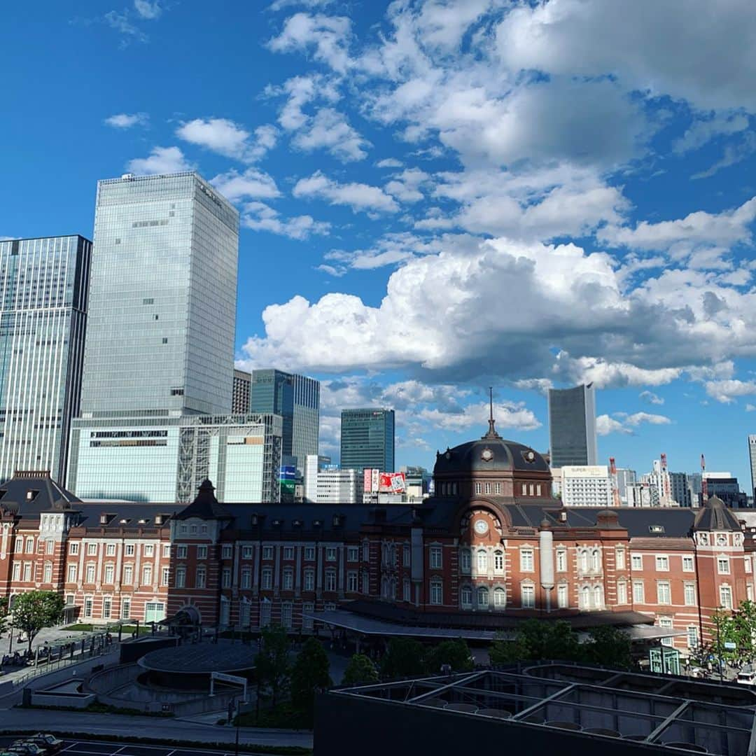 伶美うららさんのインスタグラム写真 - (伶美うららInstagram)「東京駅にてランチ&カフェ 久しぶりにきたさんと、あんなさんとお会いしました♡ . 話も盛り上がり、アプリで遊んだりと、東京駅をバックに大笑いをしながら、久しぶりに涙が出るほど笑いました。 . 偶然に大さんともお会いして、とても楽しい時間でした♪ お天気のいい一日でした♡ . #東京駅 #緒月遠麻 さん #風馬翔 さん #おしゃれランチ #鳳翔大 さん #アプリで子供に」6月16日 23時23分 - urara_reimi