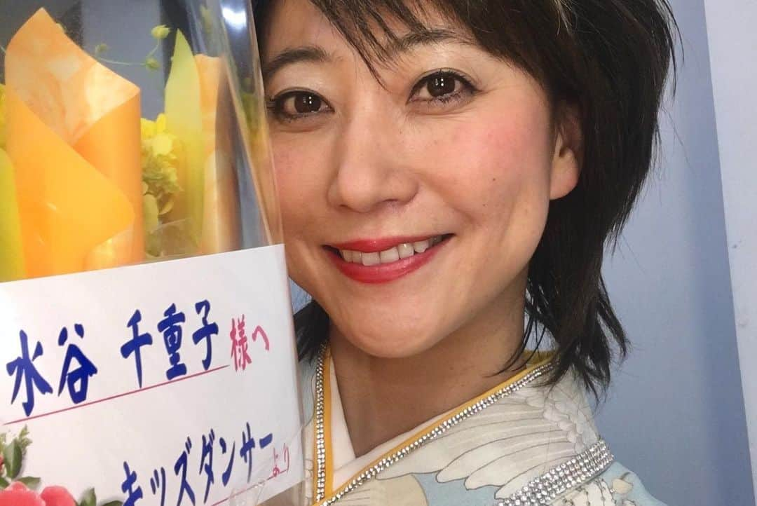 水谷千重子さんのインスタグラム写真 - (水谷千重子Instagram)「こんばんは👠 今日は香川は観音寺でありがとうコンサートがありましたの🎤🎤 また第二の故郷ができちゃった❤️❤️ 最高にたのしかったわ✌️ お越しいただいた皆様本当にありがとうございました🙇‍♀️」6月16日 23時34分 - mizutanichieko