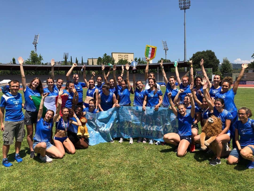 Johanelis HERRERA ABREUさんのインスタグラム写真 - (Johanelis HERRERA ABREUInstagram)「Made it for the club! 🏆🦁 Always a pleasure to compete here in Florence ❤️ | So proud of make part of this amazing team!  Club Italian Champions 🎉🦁 | Also happy for my individual races, getting in shape for the next ones! Next Stop @minsk2019by 💪🏽👊🏽 📸 @photocolombo 🥇🥇🥇🥇 _____________________________________ #cds #italianchampions #clubchampion #clubchampionship #happiness #4on4 #proud #trackgirls #leonesse #trackandfield #victorypose #campionesseditalia #felicità #fiorentine #crostatax3 #firenze #lovethiscity #sprinter #atleticabrescia1950」6月16日 23時26分 - johanelisherrera