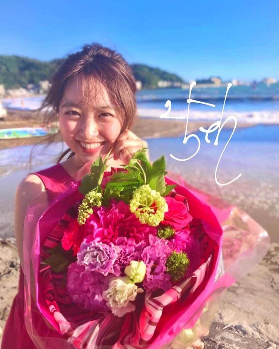 のインスタグラム：「6月14日で25歳になりました💐 . お祝いのDMもひとつひとつしっかり読ませてもらいました♡ 恋んトスの時、これまた子役の頃からずっと応援しつづけてくれたり、 私が更新頻繁にできなくても 待ってるよーって言ってくれるみんなが とっても大切です😘 いつもありがとう✨ . 今年はみんなの相談きいたりもっともっと仲良くなって、変わらずハッピーになれる更新を続けていこうと思います🥰 . そしていつも私の甘えに答えてくれる 大切なおともだち。 お世話になっている方々、 いつもありがとうございます✨ 25歳も変わらず全力で何でも挑戦する私を 変わらず支えていただけたらと思います😊 . 私のまわりがもっと笑顔溢れる1年にしていきます🌼 . #25th#birthday」