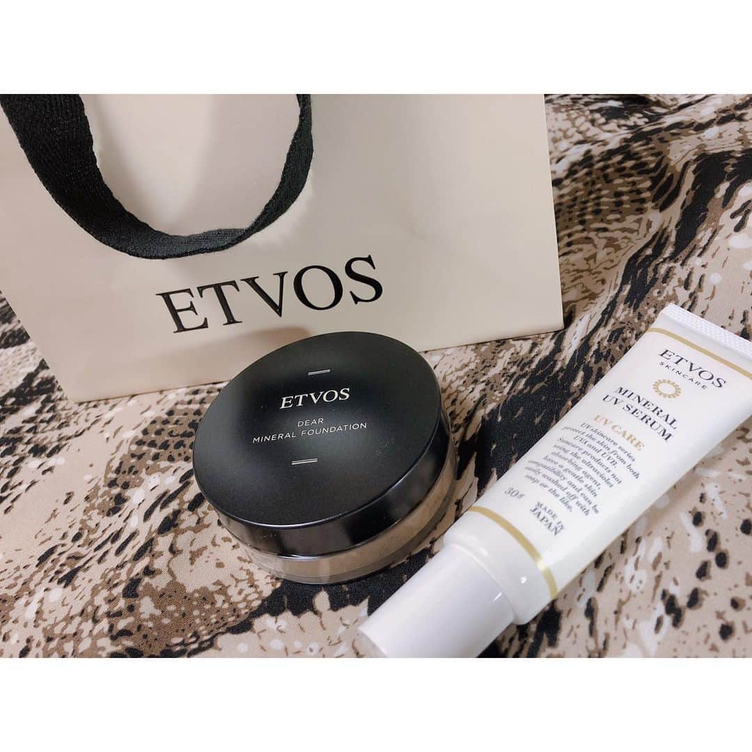 etsucoのインスタグラム：「* * * 今日は数少ない独身仲間と← * お買い物したり、 とりあえずタピオカ飲んでみたり、 1日中喋り倒した😂😂😂 * ずーーーっと気になってた @etvos.jp 買えたし使うの本当に 楽しみぃぃぃ✨ * 可愛く撮ってもらえた タピオカおばさん。 * 可愛く撮ってあげたら奇跡の #タピ沢カレン @mari0810 * 本当にこの先輩面白い😂 * * #滝沢カレンならぬタピ沢カレン #タピオカ #とか流行りのハッシュタグやん #タピオカなんでそんなに人気なん #名前の最後に顎 #大好きなパイセン #まりまりまりまり」
