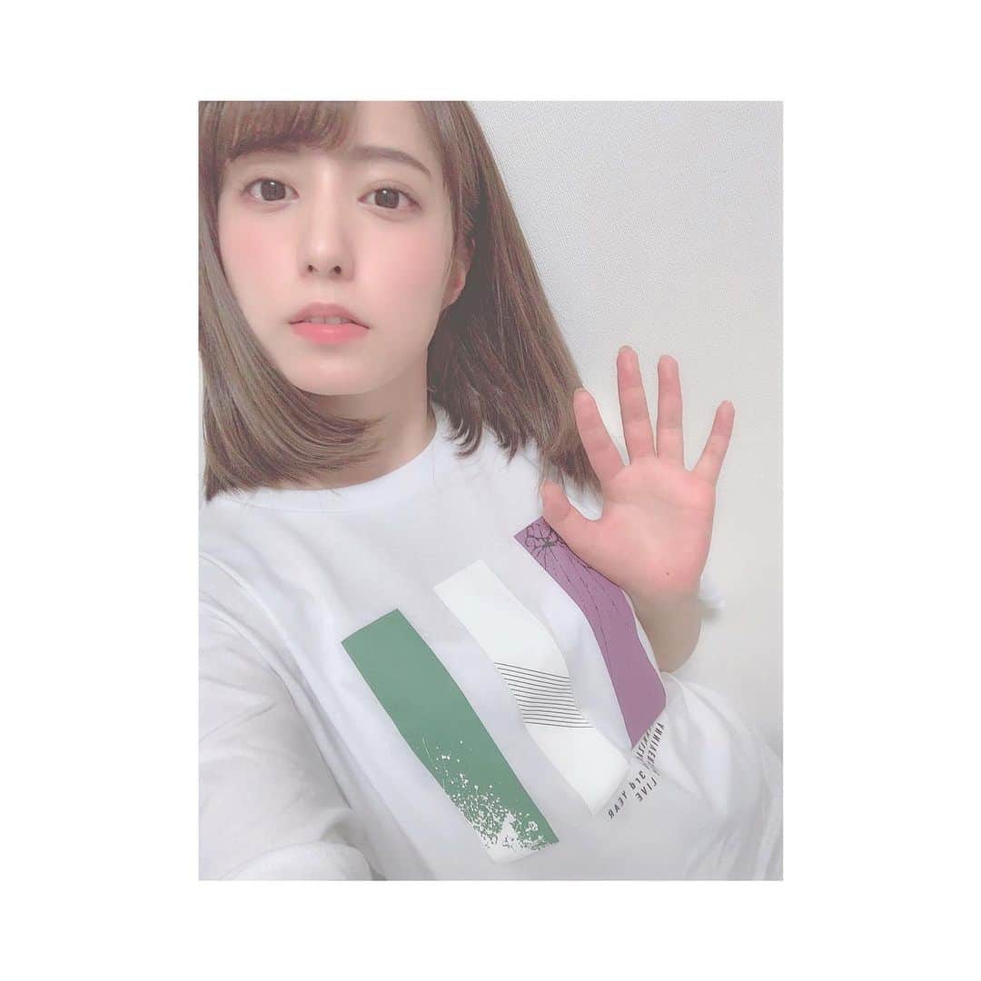 前田美里のインスタグラム：「アニラTシャツ🐑。 . #おやすみなさい #gn #欅坂46 #keyakizaka46 #アニラ #Tシャツ #japanesegirl #instafashion #欅坂46アニラ #欅坂46好きな人と繋がりたい #instagood #自撮り#セルフィー  #selfie #selfiee #selfies」
