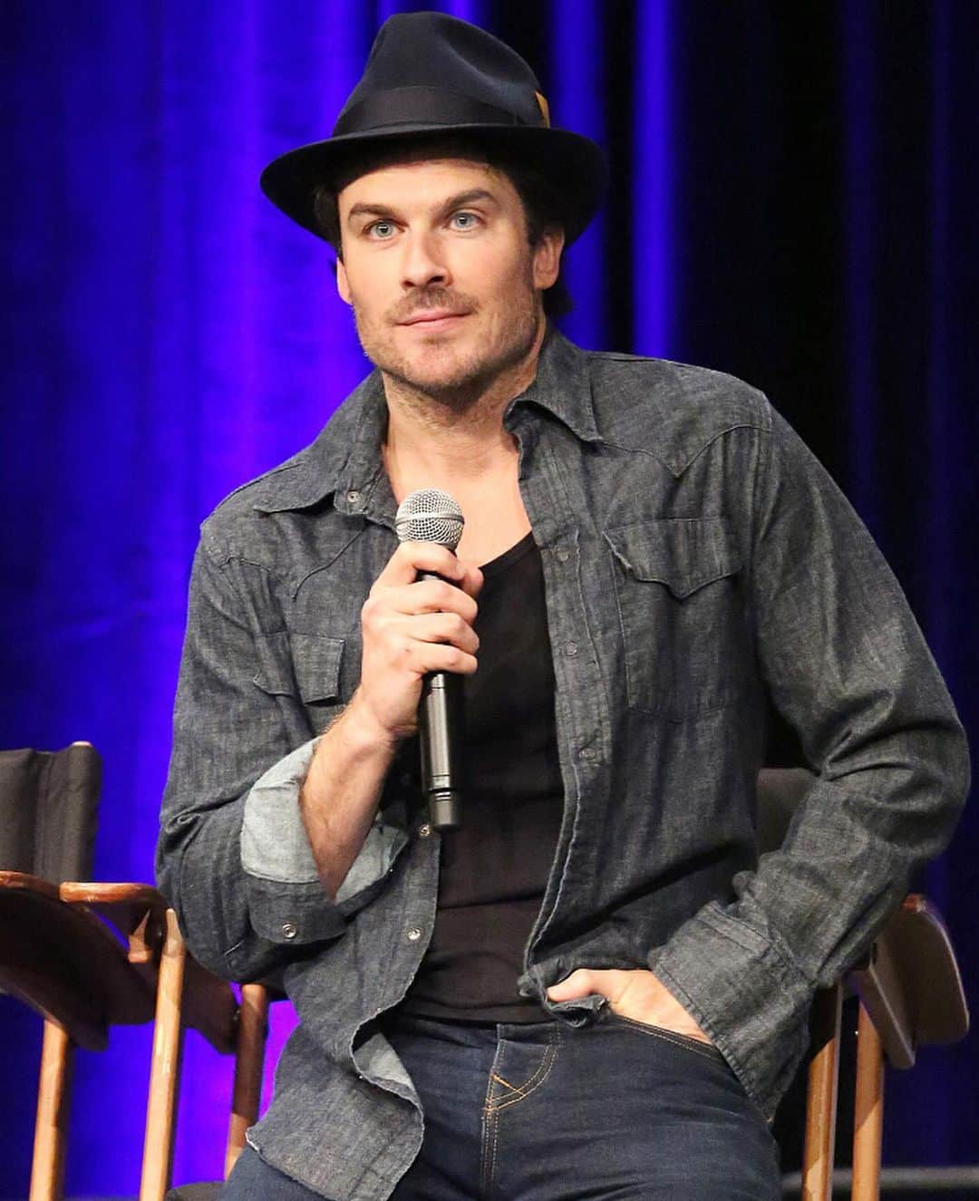 Just Jaredさんのインスタグラム写真 - (Just JaredInstagram)「@iansomerhalder stops by Wizarding World Comic-Con in Philadelphia for a chat with fans! #IanSomerhalder Photos: Instar Images」6月16日 23時47分 - justjared