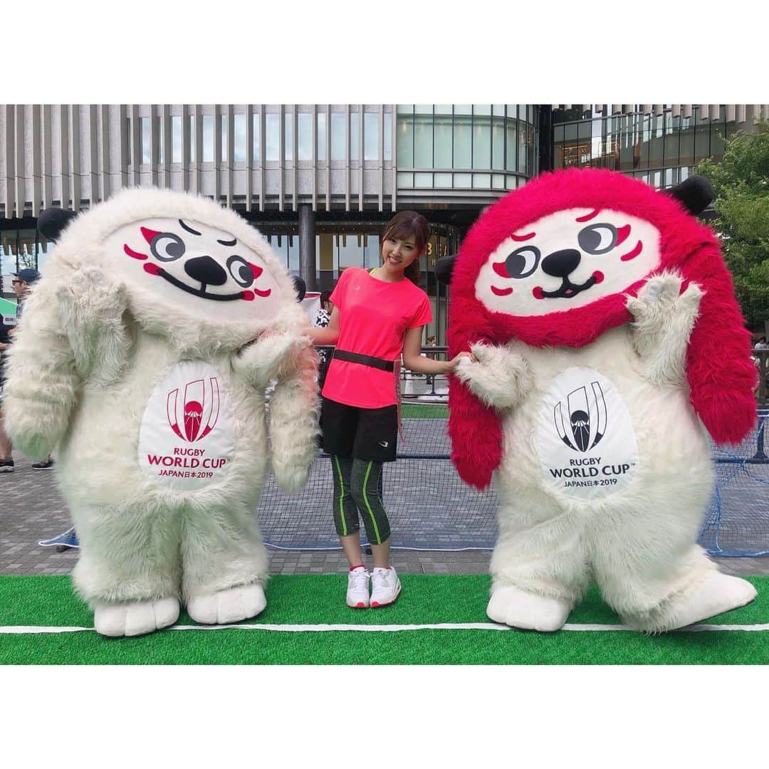 森脇亜紗紀さんのインスタグラム写真 - (森脇亜紗紀Instagram)「❤︎ うめきたラグビーフェスタ🏉 #FIVESタグラグビー 大阪イベントに チームプラチナムで参加させて頂きました！✨ ・ #ラグビーワールドカップ2019 日本大会公式マスコット【ランジー】と😙📷❤️ ・ 初めてプロのラグビー選手の方々の 迫力ある試合を間近で見させて 頂けたり、女子のリーグでは プロチームや中学生選抜チームの 選手の皆さんと試合させて頂きました😊✨ ・ プロのスピード感とチームワークに 圧倒されっぱなしでしたが.. 😳 とってもいい経験をさせて頂けて 凄く楽しかったです！❤️ ・ イベントへお越し下さった皆さん ありがとうございました！！☺️⭐️ #FIVES#タグラグビー#bodymaker #うめきたラグビーフェスタ#大阪 #ラグビーワールドカップ#ランジー #チームプラチナム」6月16日 23時52分 - asaki516