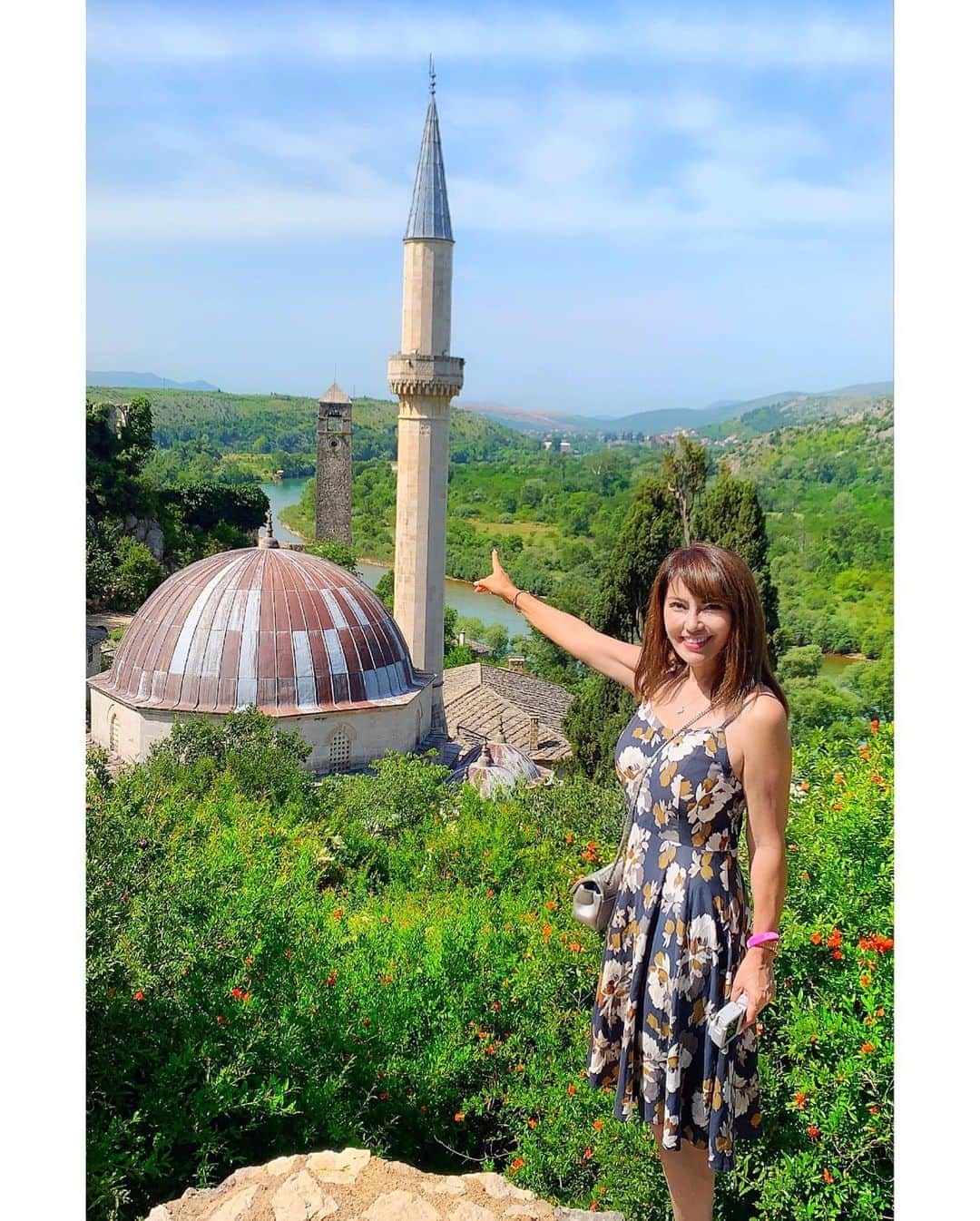 selfieneさんのインスタグラム写真 - (selfieneInstagram)「.﻿ #5ヶ国目﻿ #ボスニアヘルツェゴビナ に来てます﻿ #内戦の記憶しかなく﻿ 街中に弾痕が生々しい建物も点在しています。﻿ ﻿ でも#葡萄畑 や美しい自然もいっぱい﻿ #安全に過ごしてます w﻿ ﻿ #クラビカの滝 でマイナスイオン吸収した〜♪ ﻿ ﻿ ﻿ ﻿ #海外旅行 ﻿ #旅行好きな人と繋がりたい ﻿ #海外投資 ﻿ #投資女子﻿ ﻿ ﻿ ﻿ ⭐️日本を飛び出し自由に豊かになりたい⭐️﻿ ﻿ そんな貴方はプロフLINEから情報を受け取ってね﻿ ↓↓↓﻿ @marigram_uu_」6月16日 23時58分 - marigram_uu_