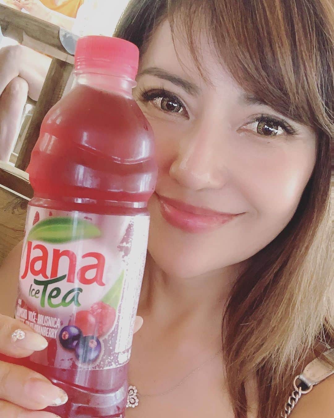 のインスタグラム：「.﻿ #5ヶ国目﻿ #ボスニアヘルツェゴビナ に来てます﻿ #内戦の記憶しかなく﻿ 街中に弾痕が生々しい建物も点在しています。﻿ ﻿ でも#葡萄畑 や美しい自然もいっぱい﻿ #安全に過ごしてます w﻿ ﻿ #クラビカの滝 でマイナスイオン吸収した〜♪ ﻿ ﻿ ﻿ ﻿ #海外旅行 ﻿ #旅行好きな人と繋がりたい ﻿ #海外投資 ﻿ #投資女子﻿ ﻿ ﻿ ﻿ ⭐️日本を飛び出し自由に豊かになりたい⭐️﻿ ﻿ そんな貴方はプロフLINEから情報を受け取ってね﻿ ↓↓↓﻿ @marigram_uu_」
