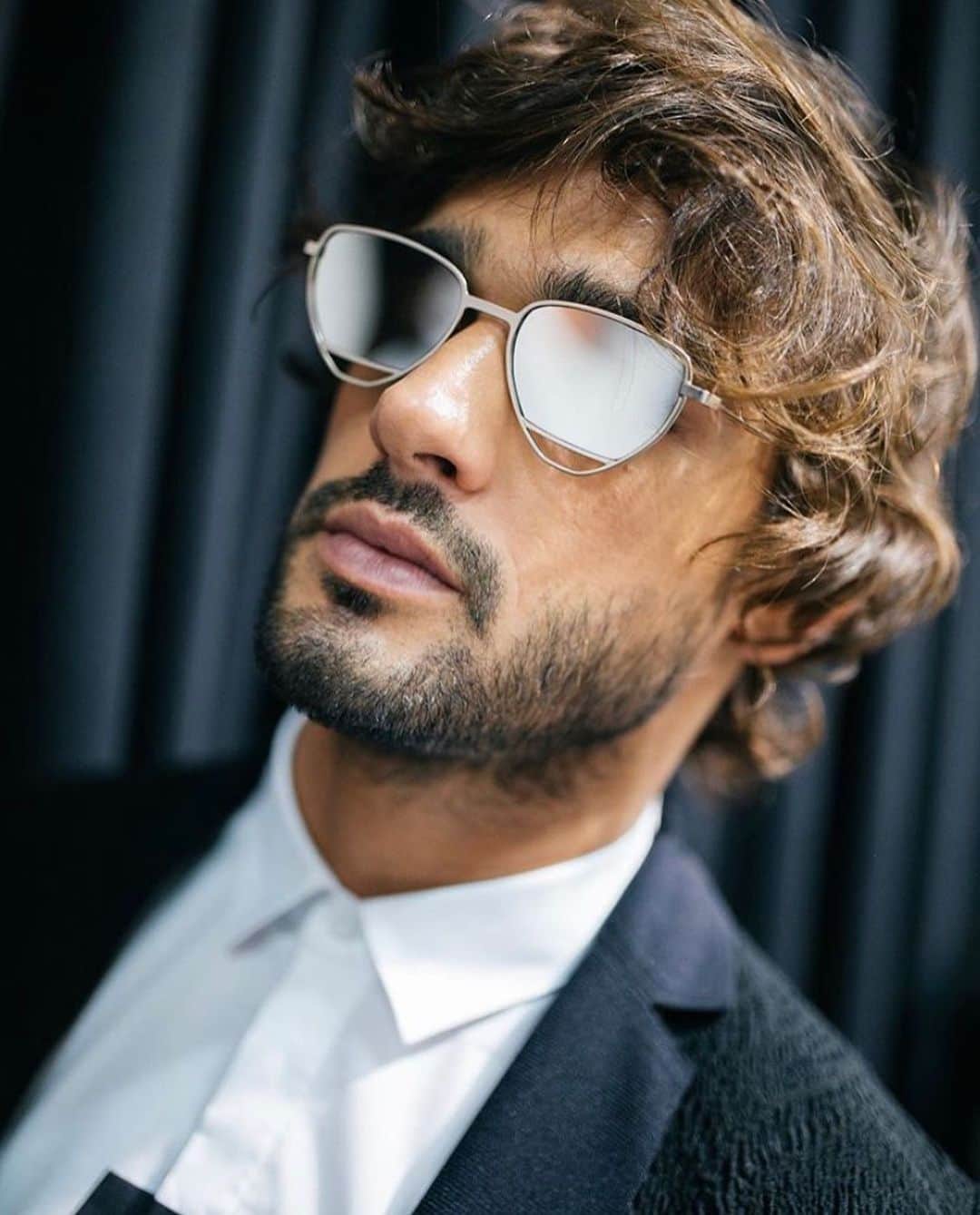 マーロン・テシェイラのインスタグラム：「- EMPÓRIO ARMANI SS20 FASHION SHOW - ✨ @armani ✨ #EmporioAmrani #MFW - 🇮🇹❤️👓」