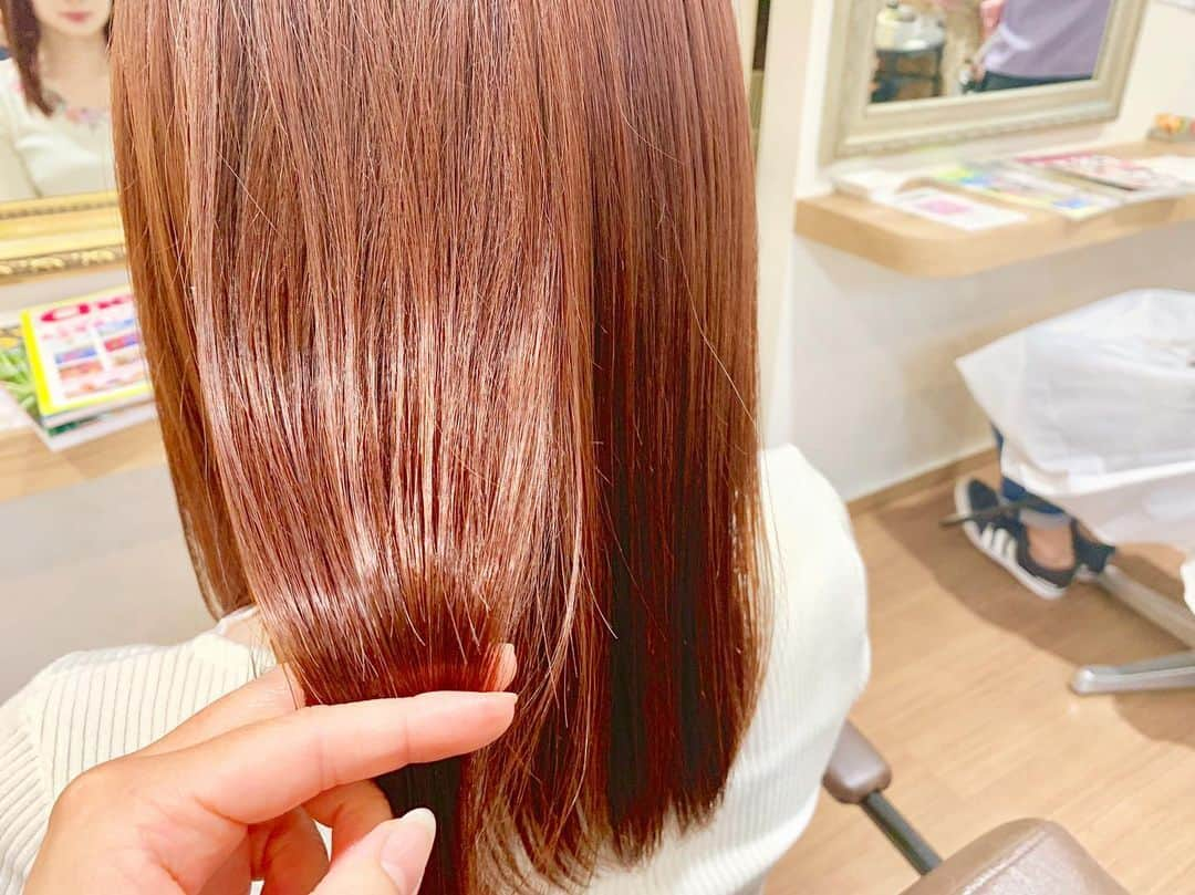 綾瀬麗奈さんのインスタグラム写真 - (綾瀬麗奈Instagram)「🙂💐 . . precious hair さんでメンテナンス🥰 今回はピンク系の色にして頂きました！ 光に当たると分かりやすいかな🧸🌸 髪の毛さらさら〜〜〜 トリートメント本当に良いのです🥺 順調に髪も伸びて、嬉しい〜😭 いつもありがとうございます。 . . . #プレシャスヘア #precioushair #プレシャスヘア名駅 #美容院 #hairsalon #名駅美容院 #名古屋駅美容院 #国際センター美容院 . #綾瀬麗奈 #アイドル #役者 #名古屋 #nagoya #名古屋観光文化交流特命大使 #御朱印ガール #トレーニング女子 #荒野行動女子 #りんご飴 #ディズニー #instalove」6月17日 0時06分 - ayasereina