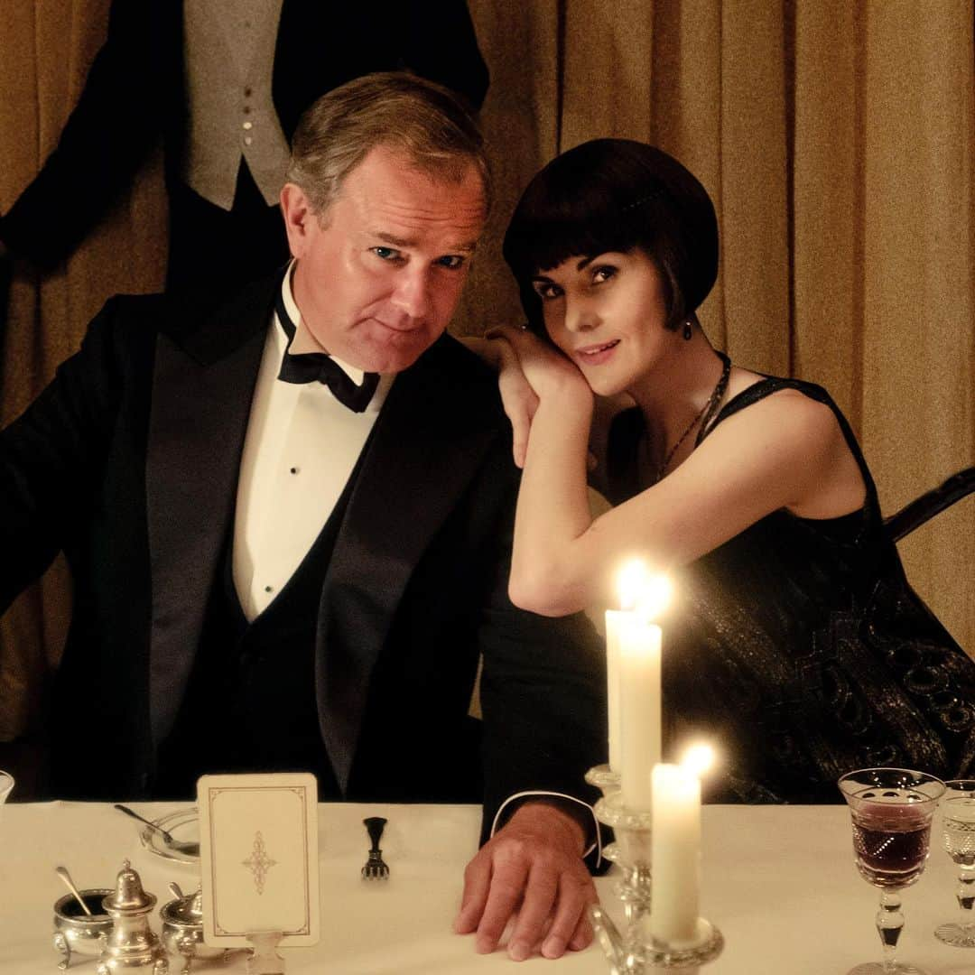 ダウントン・アビーさんのインスタグラム写真 - (ダウントン・アビーInstagram)「A very special behind-the-scenes moment with on-screen father-daughter duo, Hugh Bonneville and Michelle Dockery. Happy Father's Day from Downton Abbey. #DowntonAbbeyFilm」6月17日 0時11分 - downtonabbey_official