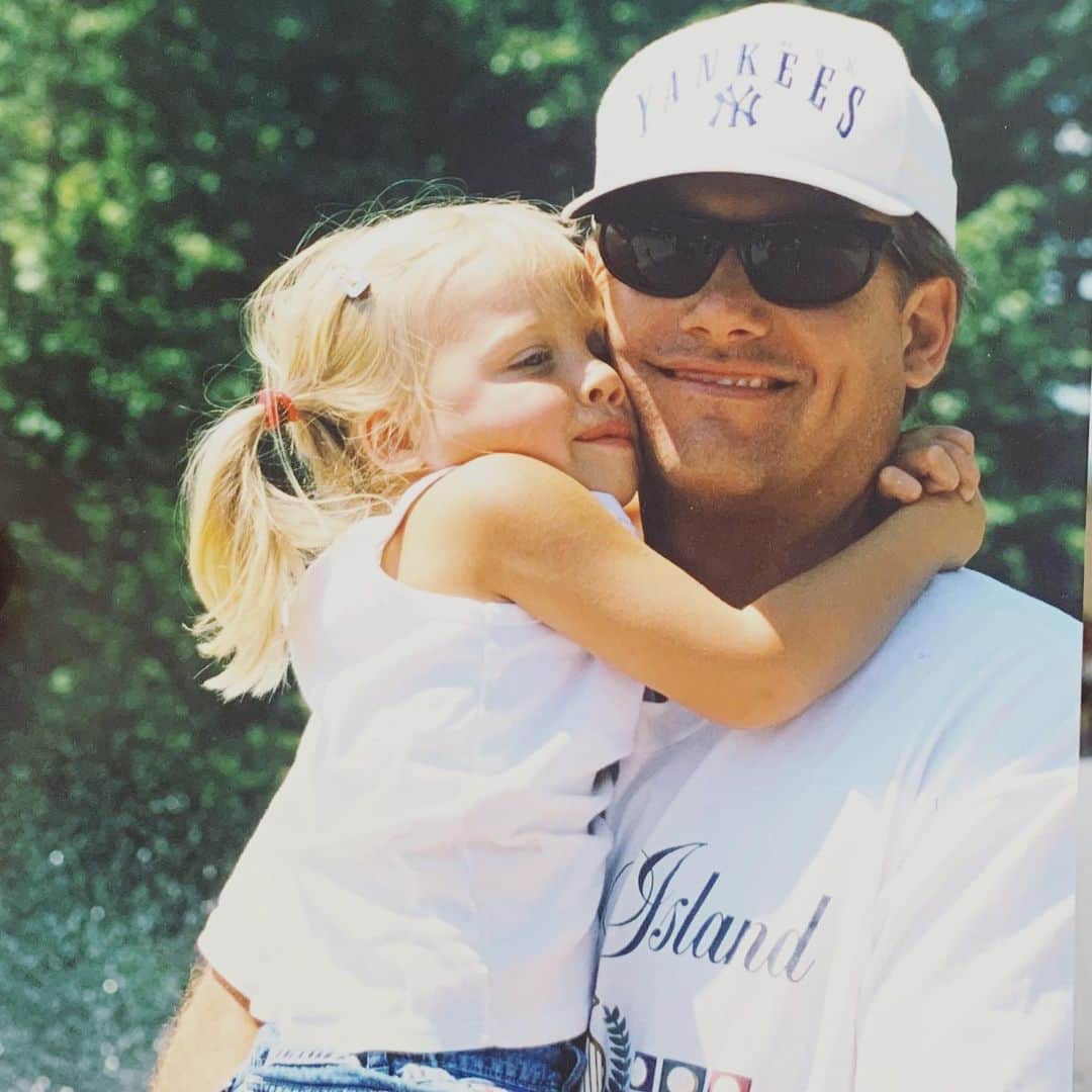 グレイシー・ドジーニーのインスタグラム：「Happy Father’s Day to this dude. My ultimate hype man. Your love, support, and emoji use is like no other. 😘🐢🌄」