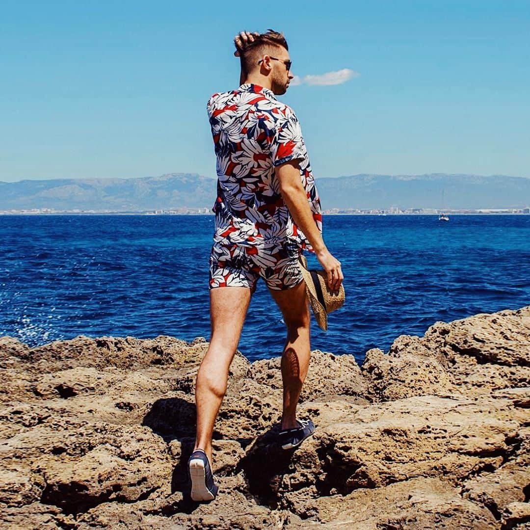 スイムズのインスタグラム：「Step into summer in style in our SS19 collection⠀ #shoesoftheday #SS19 #mensstyle #loafers⠀ 📷: @themodernotter」