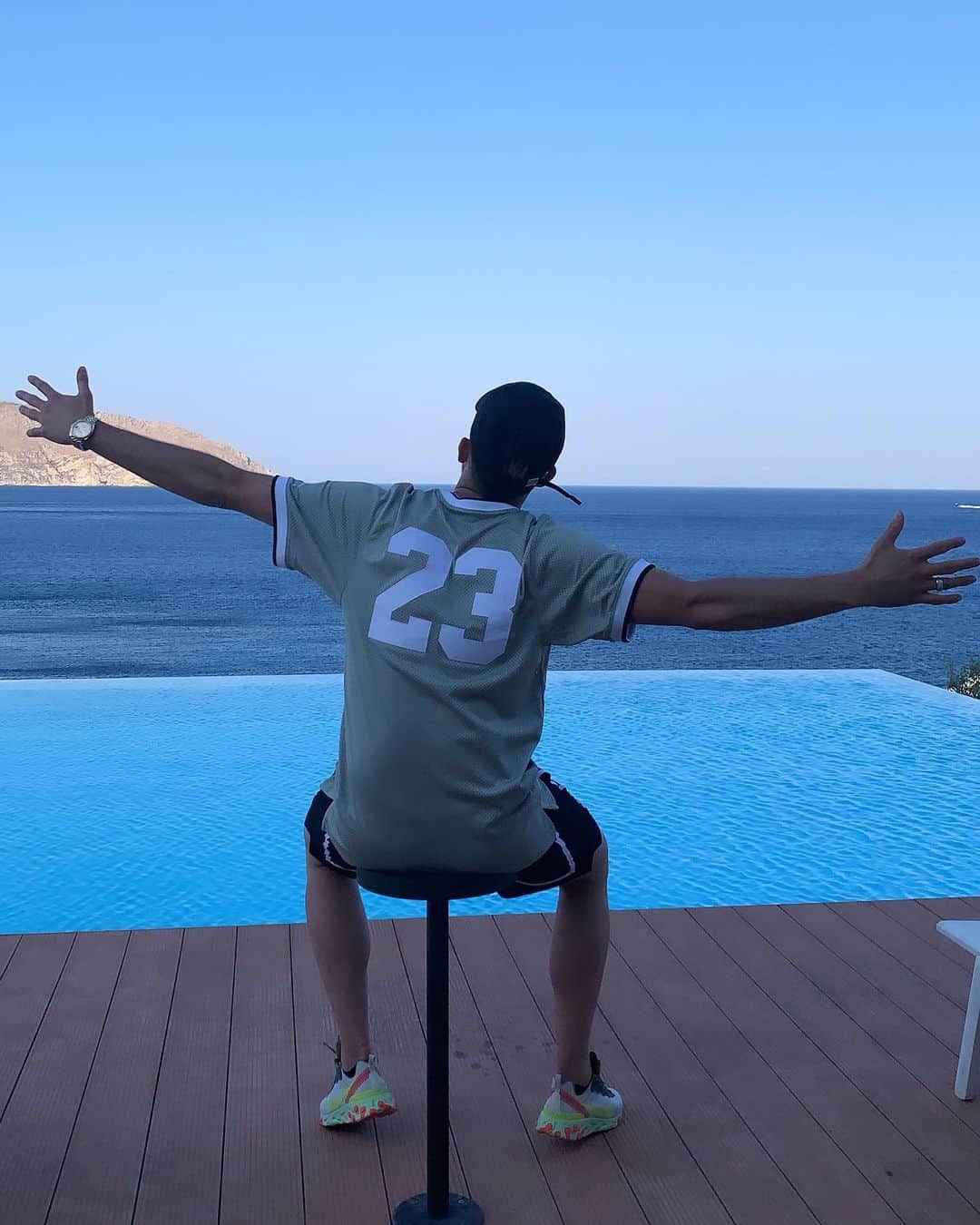 アドナン・ヤヌザイのインスタグラム：「Enjoying holidays 🔥💯」