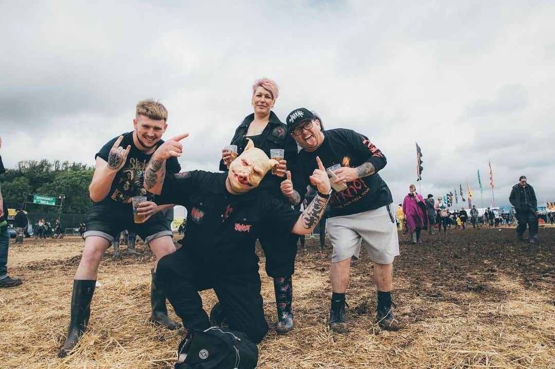 Kerrang!さんのインスタグラム写真 - (Kerrang!Instagram)「The Slipknot fans of Download festival. Check out the full gallery on Kerrang.com. . . . 📸: @wondergirlphoto  #slipknot #downloadfestival #downloadfest #dl2019」6月17日 0時55分 - kerrangmagazine_