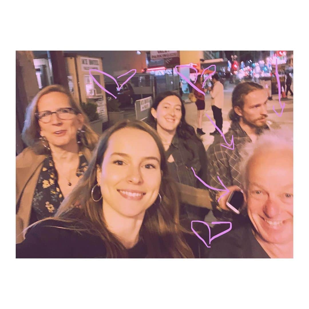 ブリジット・メンドラーさんのインスタグラム写真 - (ブリジット・メンドラーInstagram)「FAMSQUAD! Happy happy father’s day to the best dad who is a great listener, silly and creative and always knows how to make things better with a chocolate bar.  LOVE YOU SO MUCH DAD!!」6月17日 0時58分 - bridgitmendler