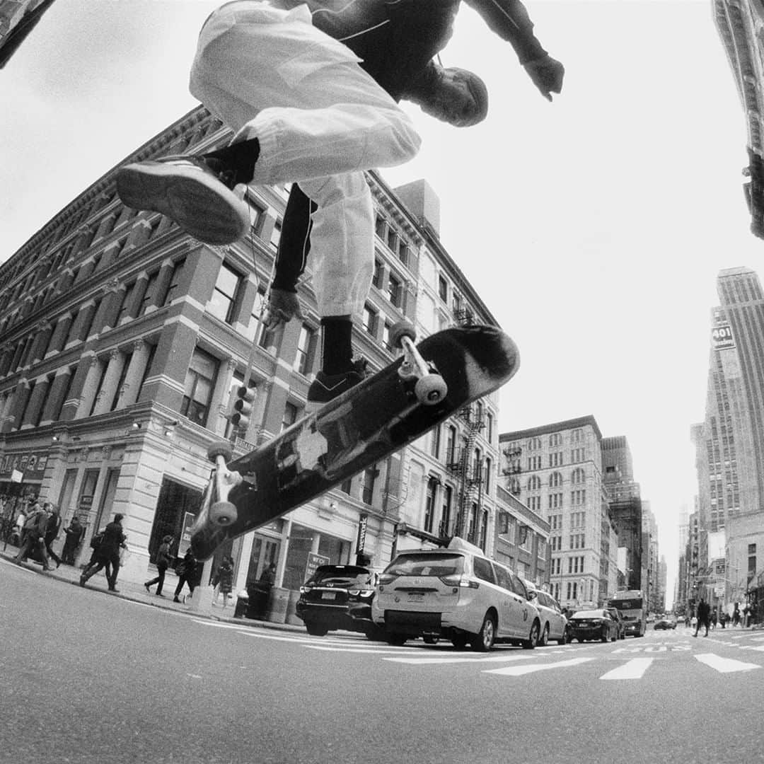 adidas Skateboardingのインスタグラム：「Born in the Bronx, made for the streets /// NYC’s rising son makes his way through the city with style. Tre flip as captured by @quentindebriey  #adidasSkateboarding #TYSHAWN」