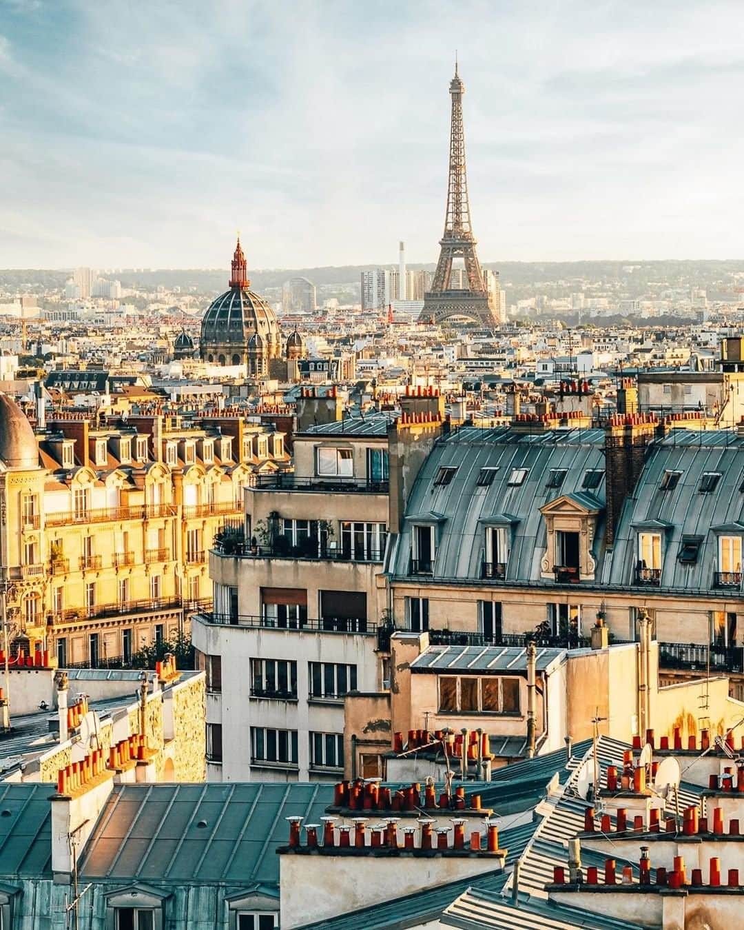 Travel + Leisureさんのインスタグラム写真 - (Travel + LeisureInstagram)「Planning a trip to the City of Light? We've broken down the best neighborhoods and hotels for every type of traveler — link in bio! #tlpicks courtesy of @wonguy974」6月17日 1時02分 - travelandleisure