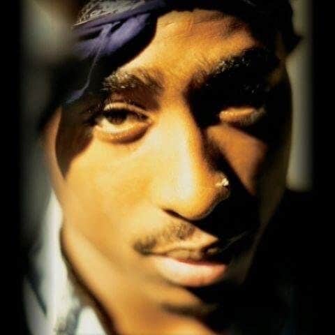 Vevoさんのインスタグラム写真 - (VevoInstagram)「Legends never die. We're remembering 2pac today on what would have been his 48th birthday. ⠀⠀⠀⠀⠀⠀⠀⠀⠀ ▶️ [Link in bio] #2pac」6月17日 1時02分 - vevo