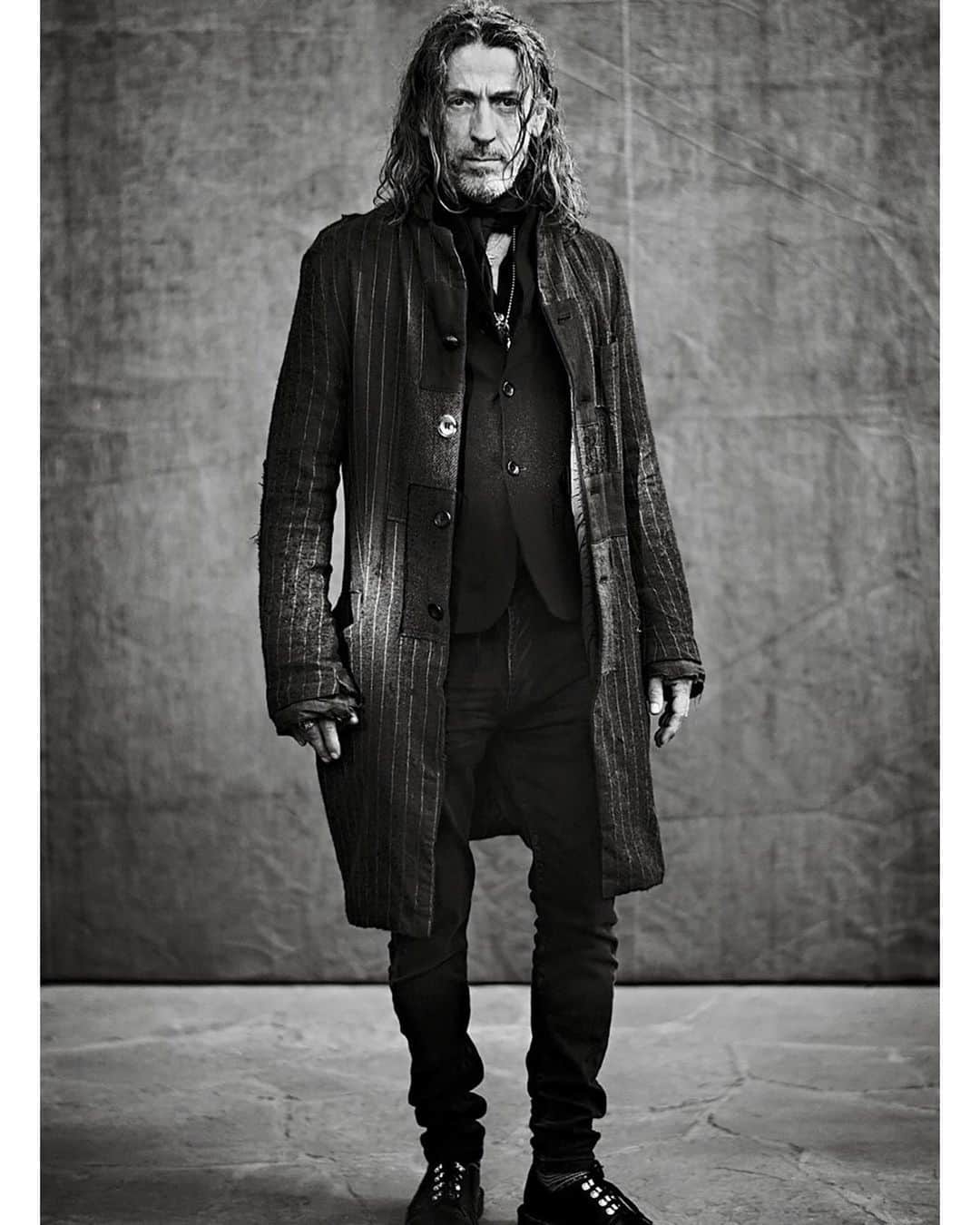 Vogue Italiaさんのインスタグラム写真 - (Vogue ItaliaInstagram)「via @luomovogue  ONE OF A KIND. Edited by @alessiaglaviano & @chiaranonino Here: @juliendys photographed by @roversi. ‘Julien could be the poster boy for originality: impossible to define, creative in anything he does, he lives his whole life as a work of art.’ Discover more in our new issue and via link in bio. #LUOMOriginality #theOriginalityIssue」6月17日 1時06分 - vogueitalia