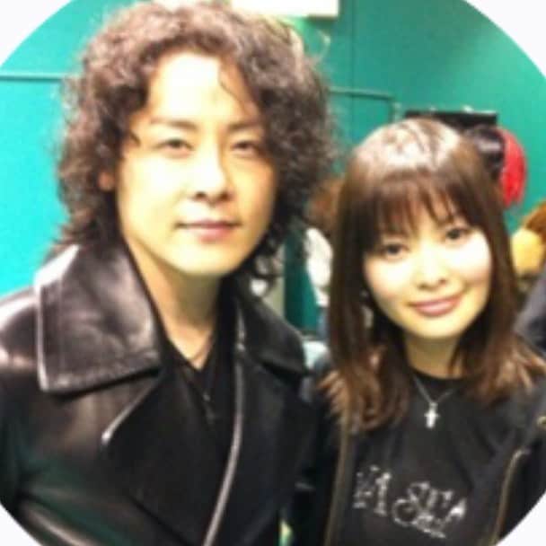 のインスタグラム：「隆一さんと9年前のお写真見つけました☺️カメラマンは夫のジョンアキラさん😌LUNA SEAの素晴らしさを終幕後知るに至った私にとって、東京ドーム Rebootの公演は、死者が蘇る思いでした😭✨＊ ＊ 黒服限定の東京ドーム、言葉に書き表せません。観に行った者だけのお・も・い・で🤫💖✨笑 #lunasea #ryuichi #reboot #東京ドーム #live #公演 #終幕後 #死者 #蘇った #思い #黒服限定 #私たちだけの #思い出 #元祖  #ヴィジュアル系 #ロックバンド #rockband #カメラマン #夫 #ジョンアキラ」