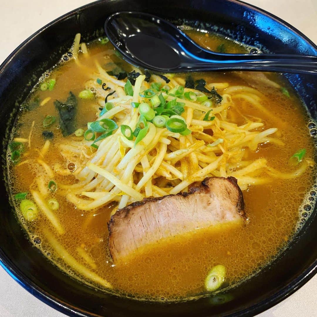 日岡なつみのインスタグラム：「深夜のめしてろ〜 らーめん率🍜🍜🍜」
