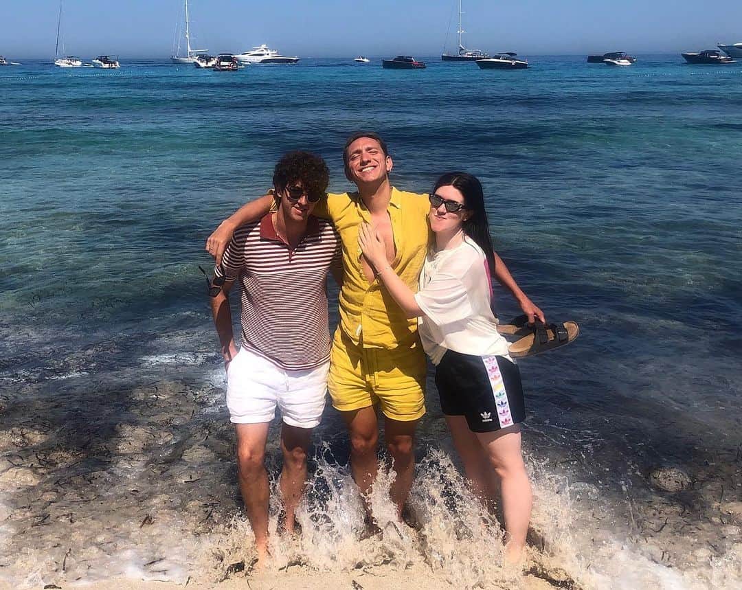 The xxのインスタグラム：「❤️🌞❤️」