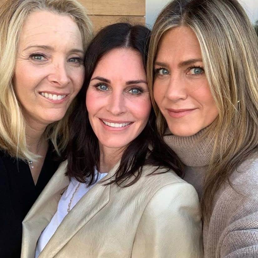 E! Onlineさんのインスタグラム写真 - (E! OnlineInstagram)「This #Friends reunion just made our day, our week, our month, maybe even our year. 🦞(📷: @courteneycoxofficial)」6月17日 1時21分 - enews
