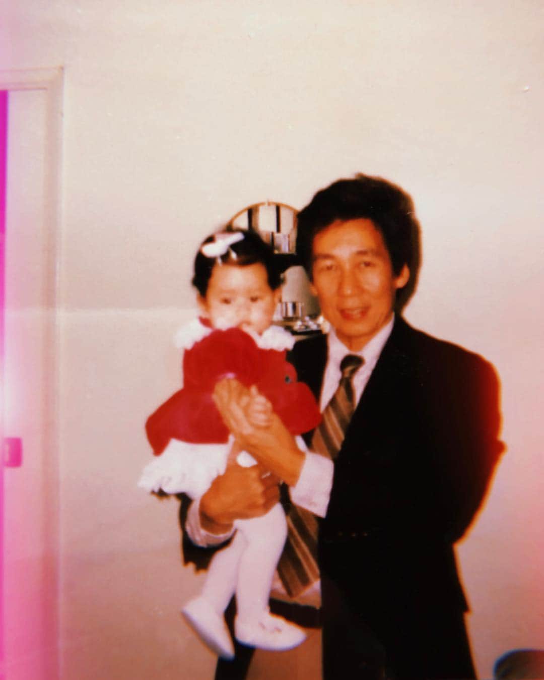 エイミー・ファムのインスタグラム：「he bought me my first pair of white platform sneakers because it was my ultimate dream to be baby spice from the spice girls. thank you for always supporting my dreams bố ❤️ #happyfathersdaydaddy」