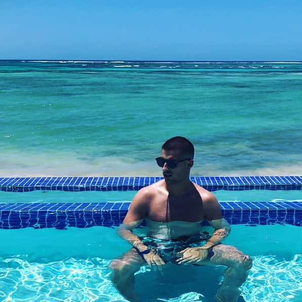 ケヴィン・ミララスさんのインスタグラム写真 - (ケヴィン・ミララスInstagram)「😎🍹☀️🤙🏼🇩🇴」6月17日 1時25分 - kmirallas11