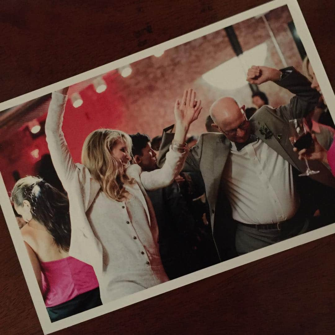 ジェシー・タイラー・ファーガソンさんのインスタグラム写真 - (ジェシー・タイラー・ファーガソンInstagram)「My dad dancing with Lucy Punch at my wedding 6 years ago! Love you Dad! Happy Fathers Day!」6月17日 1時30分 - jessetyler