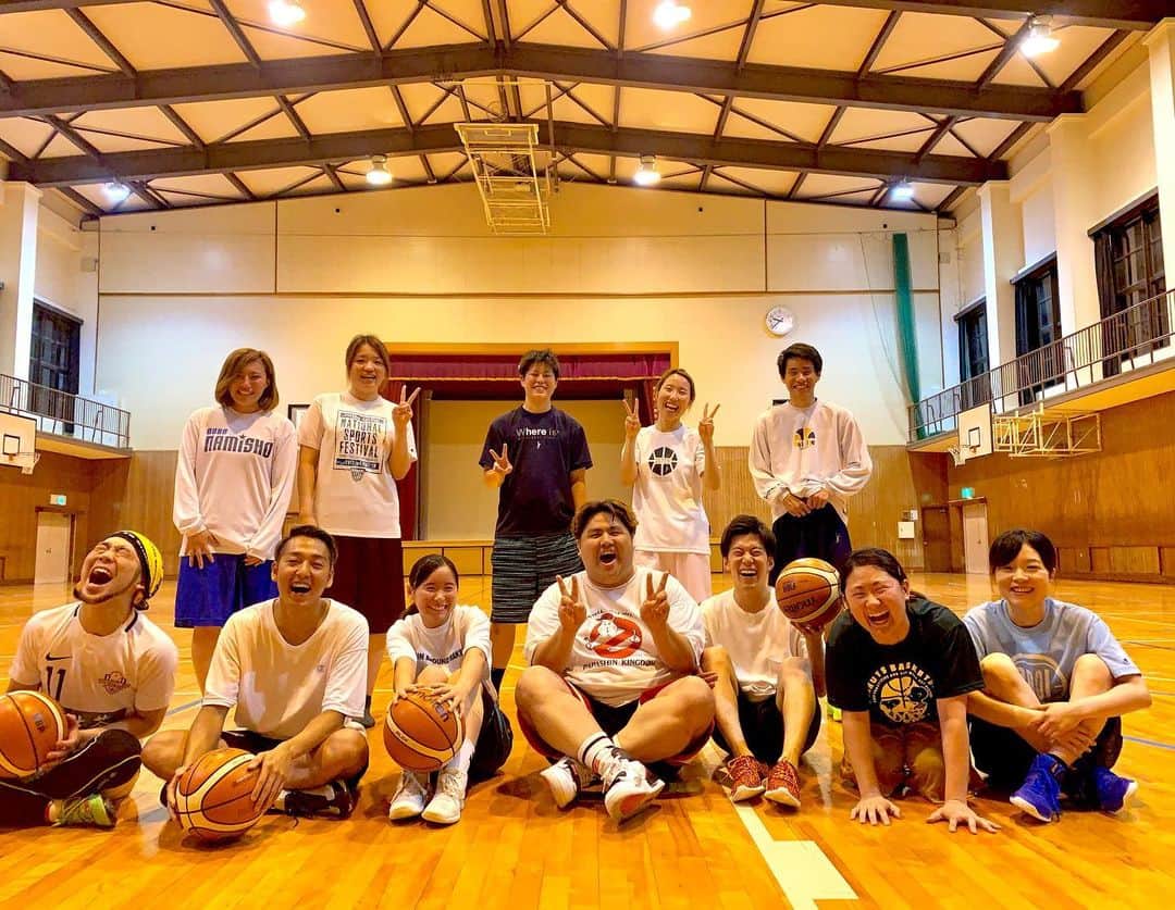 池田真一のインスタグラム：「今日はインスタでバスケの参加のオファーがあったので泉南郡まで行ってきました！ 練習から参加して最後は試合してめちゃくちゃ楽しかったです！ また僕に参加して欲しいスポーツありましたら気軽にオファーして下さい！出張助っ人真べぇがあなたの街に行きます！ バスケ、バレー、バトミントン、フットサル、卓球、野球、何でもOKです！気軽にメッセージ下さい！」