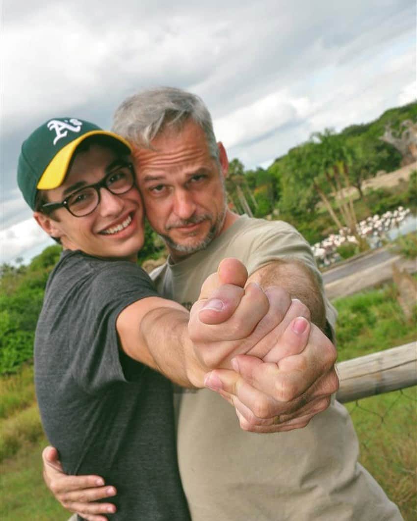 ジョーイ・ブラッグのインスタグラム：「Happy Father’s day to this studdly Zaddy. I wouldn’t be anywhere near where I am today without you. Thanks for believing in me and instilling a love for Batman deep into my veins. I love you.」