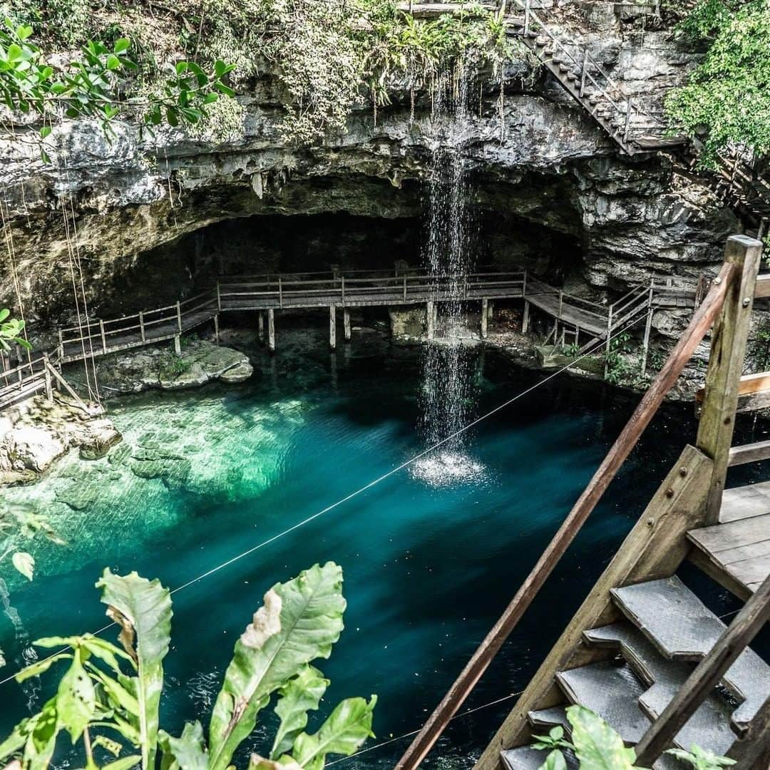 Lonely Planetさんのインスタグラム写真 - (Lonely PlanetInstagram)「'The #Mayans held #cenotes such as this one at the ruined city of Ek Balam to be sacred, and it’s thought that rituals and religious ceremonies would be performed around them. These days though, the cenotes are used as natural swimming holes and after a day of exploring dusty ruins under the hot #Yucatan sun, there’s little else more refreshing than jumping into the cold water to cool off!' - @traveltramp_uk -- That's all for this weekend's #lpinstatakeover! Check out @traveltramp_uk for more of Richard's images. #Mexico」6月17日 2時00分 - lonelyplanet