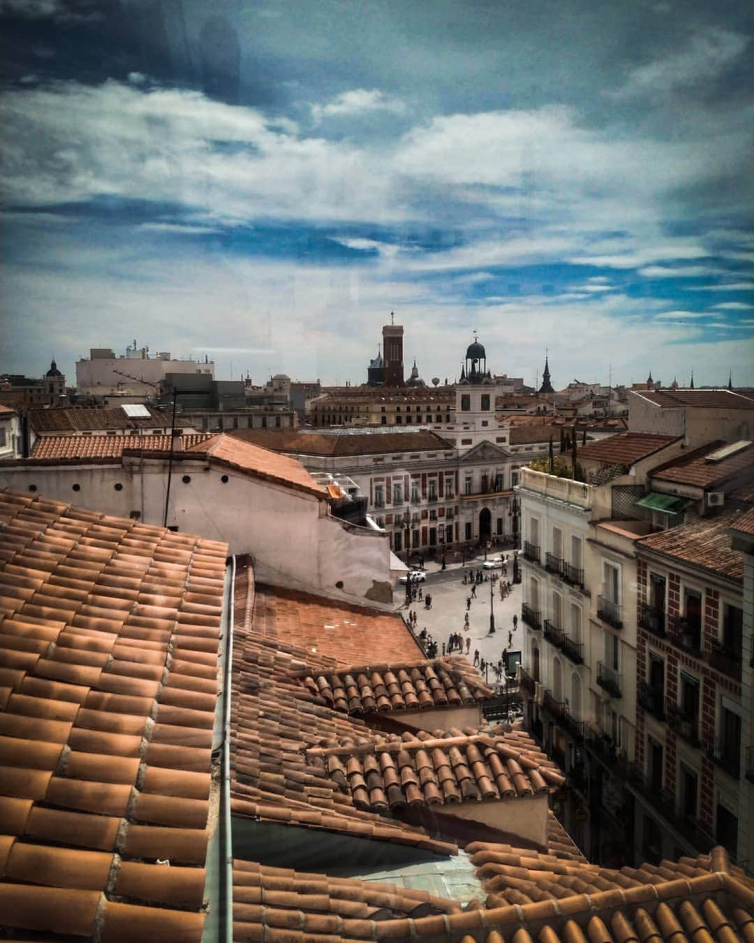 パヴェル・ドローストのインスタグラム：「Madrid- no es solamente la ciudad, es un estado del ánimo...💭🚶🏼‍♂️🇪🇦 . . . #madrid #españa #spain #visitspain #viajes #travel #испания  #europe #мадрид #pablotraveler #summer #city #nokia」