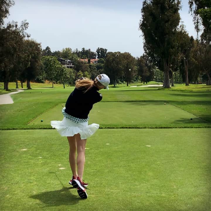 アンナ・ローソンのインスタグラム：「lucky me that hubs requested #golf for #fathersday 😜 @Pxg 0811X #pxgtroops」