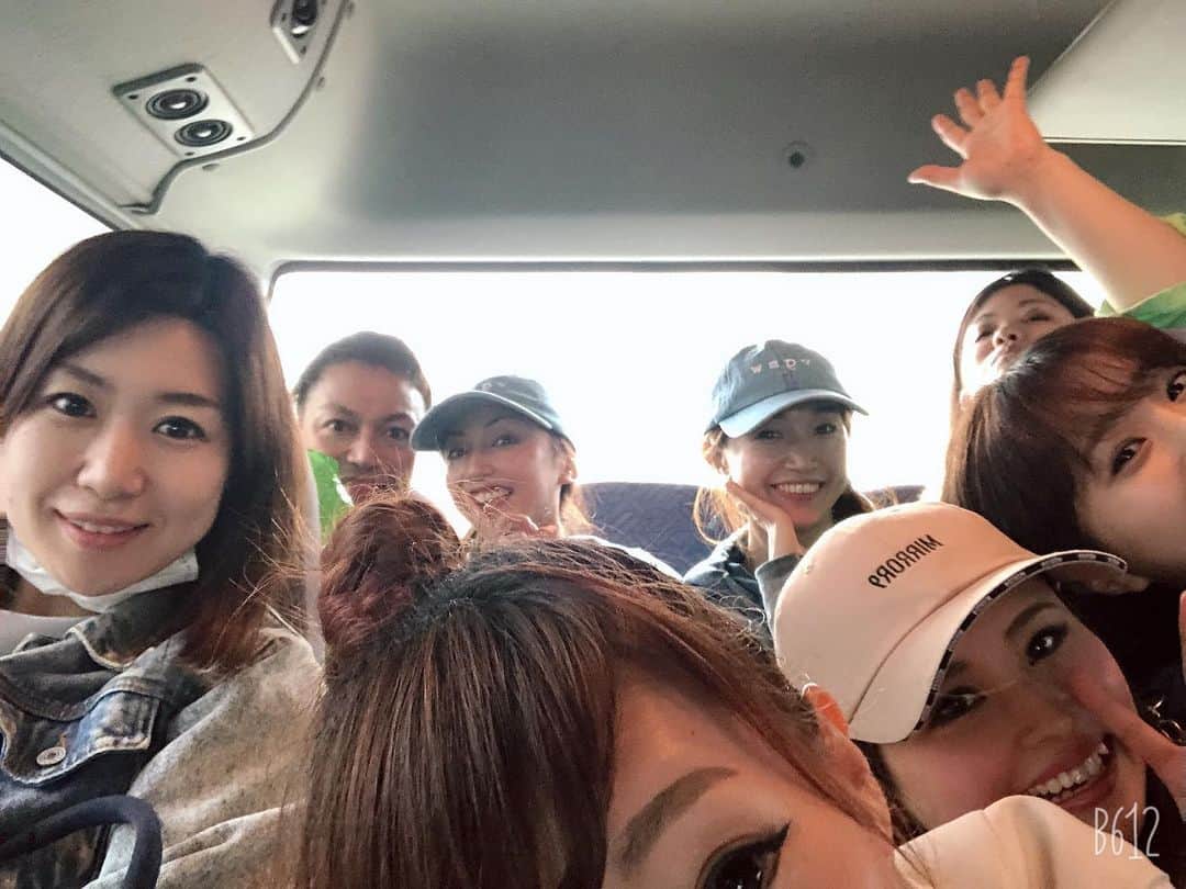 中川愛海さんのインスタグラム写真 - (中川愛海Instagram)「vol.3☆ 大荒れの中無事に初島上陸！予定通りなんとか念願の初島グルメ！初島には予約しないと開いてない漁師飯がたくさん！美味しいと聞いた磯料理「みやした」さんへ！ 乾杯！船酔いのメンバーもお酒入ると復活！さすが！ 日本酒も進む！カンパイ！ @ami_nakagawa_  @mio.gray  @b_st_etsuko  @qm____01  #中川愛海 #一日一回カンパイ #恵比寿大人の遠足 #恵比寿大人の修学旅行 #初島旅行 #初島グルメ #磯料理みやした #最高」6月17日 12時56分 - ami_nakagawa_