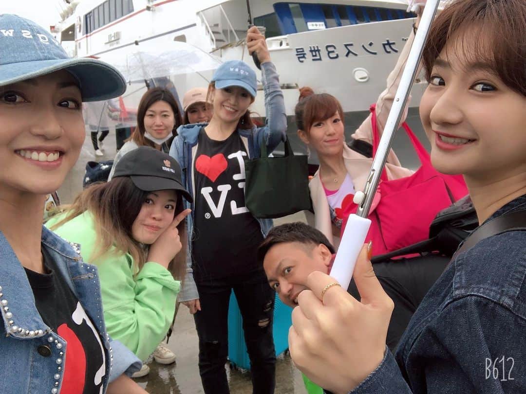 中川愛海さんのインスタグラム写真 - (中川愛海Instagram)「vol.3☆ 大荒れの中無事に初島上陸！予定通りなんとか念願の初島グルメ！初島には予約しないと開いてない漁師飯がたくさん！美味しいと聞いた磯料理「みやした」さんへ！ 乾杯！船酔いのメンバーもお酒入ると復活！さすが！ 日本酒も進む！カンパイ！ @ami_nakagawa_  @mio.gray  @b_st_etsuko  @qm____01  #中川愛海 #一日一回カンパイ #恵比寿大人の遠足 #恵比寿大人の修学旅行 #初島旅行 #初島グルメ #磯料理みやした #最高」6月17日 12時56分 - ami_nakagawa_