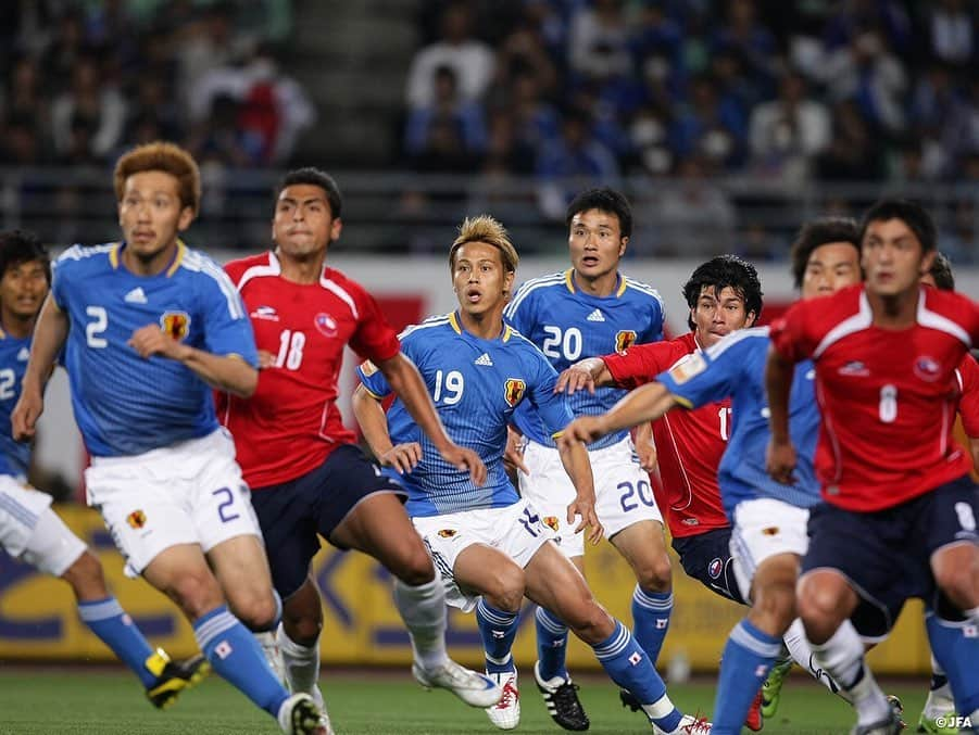 日本サッカー協会さんのインスタグラム写真 - (日本サッカー協会Instagram)「#コパアメリカ 初戦は6/18(火)8:00 🆚チリ🇨🇱 ・ チリ🇨🇱との前回対戦は2009年。 岡崎選手の2ゴールなどで勝利。 ・ 🏆キリンカップサッカー2009　ALL FOR 2010 ! 📅2009/5/27 📍大阪長居スタジアム #SAMURAIBLUE 4-0 チリ 20' 24' #岡崎慎司 52' #阿部勇樹  92' #本田圭佑 ・ #jfa #daihyo #コパアメリカ ・ ―――――――――――――――――― CONMEBOLコパアメリカブラジル2019 6/18 08:00　vsチリ🇨🇱 6/21 08:00　vsウルグアイ🇺🇾 6/25 08:00　vsエクアドル🇪🇨 ※すべて日本時間 👉大会情報はJFA.jpへ ――――――――――――――――――」6月17日 11時26分 - japanfootballassociation