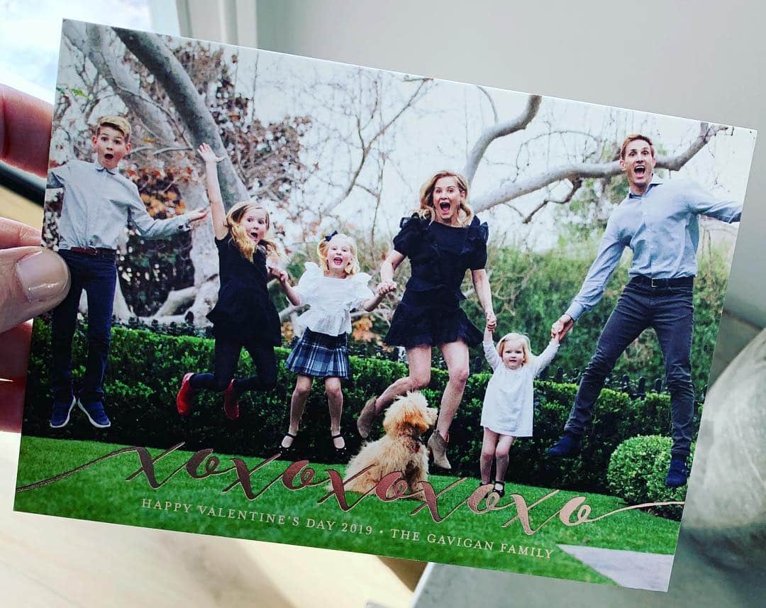 ジェシカ・キャプショーのインスタグラム：「Happy Father’s Day to our one and only...@christopher_gav  Can’t resist saying that every day we all jump for joy at having you in our lives. You are a true seeker and a guardian of all things good, just, kind and generous.  The world is definitely safer, brighter and more inspired with you in it...❤️❤️❤️❤️❤️」