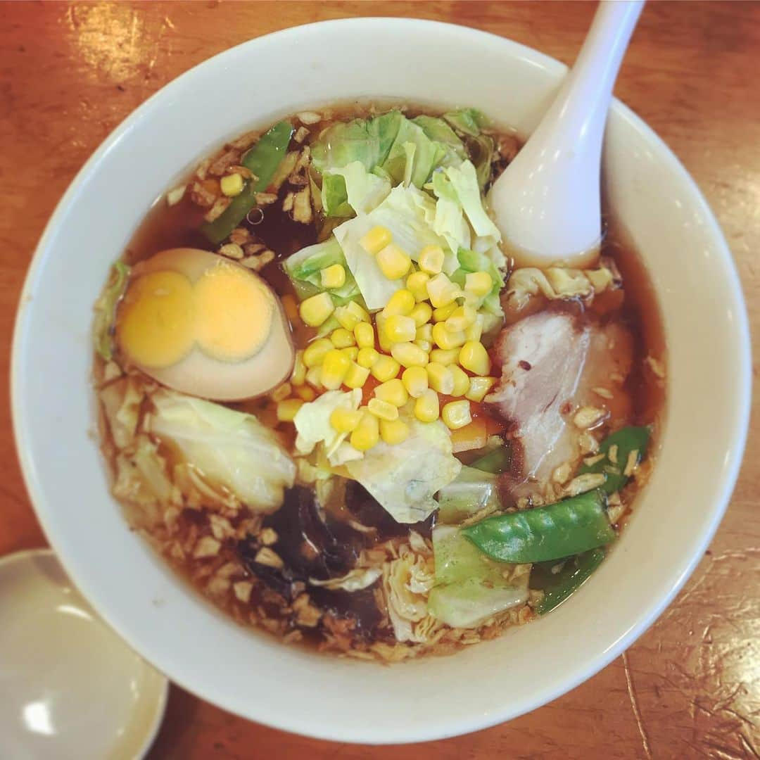 松谷ヒロキさんのインスタグラム写真 - (松谷ヒロキInstagram)「どうしてもチャーハン食べたくて途中下車。 恵比寿のちょろりで五目ラーメンと半チャーハンと餃子をば。中々の量だったよ。 卵が双子だよ。  I really want to eat fried rice and get off on the way. Let's have Gomoku ramen, half fried rice and dumplings at Ebisu CHORORI.  It was medium volume. The eggs are twins.  #円スタグラム #art #lights  #food #iPhone7plus #focus #cool #kawaii #japanese #comedian #tokyo #japan #love #instagood #instalike #webstagram #follow #followme #followforfollow #写真 #アート」6月17日 11時34分 - mattsun8084