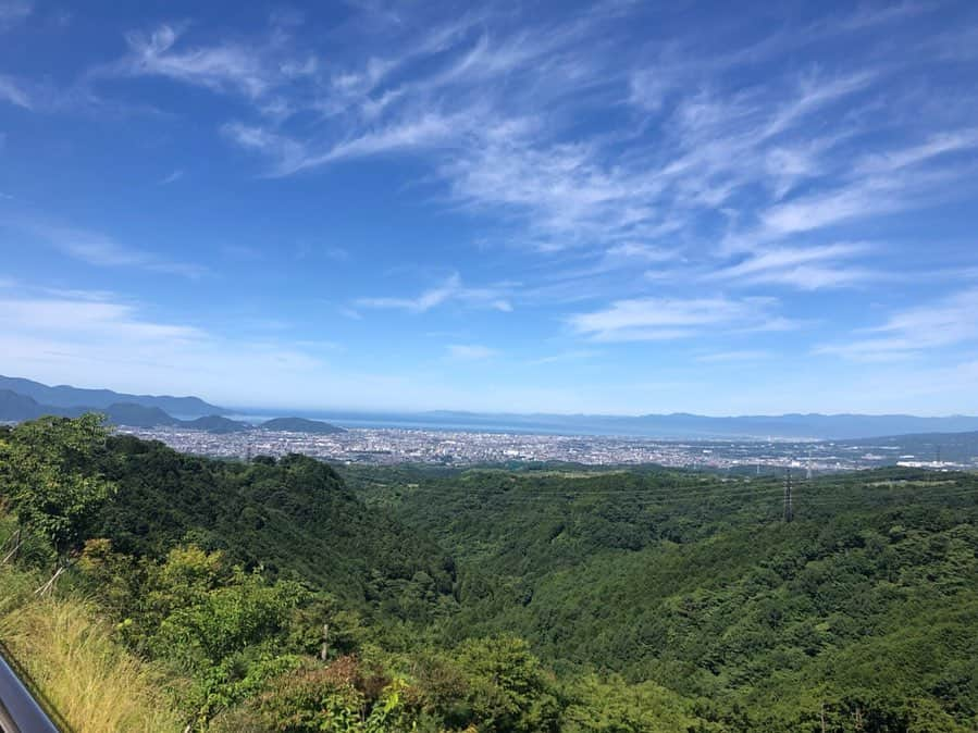 三島スカイウォーク／公式さんのインスタグラム写真 - (三島スカイウォーク／公式Instagram)「本日いいお天気です☀️ . 朝9時ごろの写真です📷 . 富士山、駿河湾綺麗に見えています✨ . 富士山の雪が溶け、全体が青色になっています🗻 . ご来場の際は、吊橋からの絶景をお楽しみください🥰 . #三島スカイウォーク #スカイウォーク #静岡 #箱根 #伊豆 #三島 #観光 #吊り橋 #日本一 #富士山  #晴れ #快晴 #いいね伊豆 #いいね三島 #しずおか元気旅 #mishimaskywalk #skywalk #japan #MountFuji #shizuoka #travel #trip #fun #instagood #nature #beautiful #followme」6月17日 11時35分 - mishima_skywalk