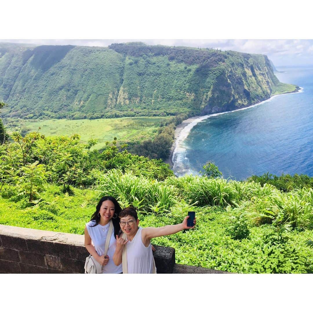 中津悠希のインスタグラム：「絶景👀のワイピオ渓谷🏝✨美しい大自然に感動✨ #hawaii #family #trip #waipio #waipiovalley #ハワイ #家族旅行」