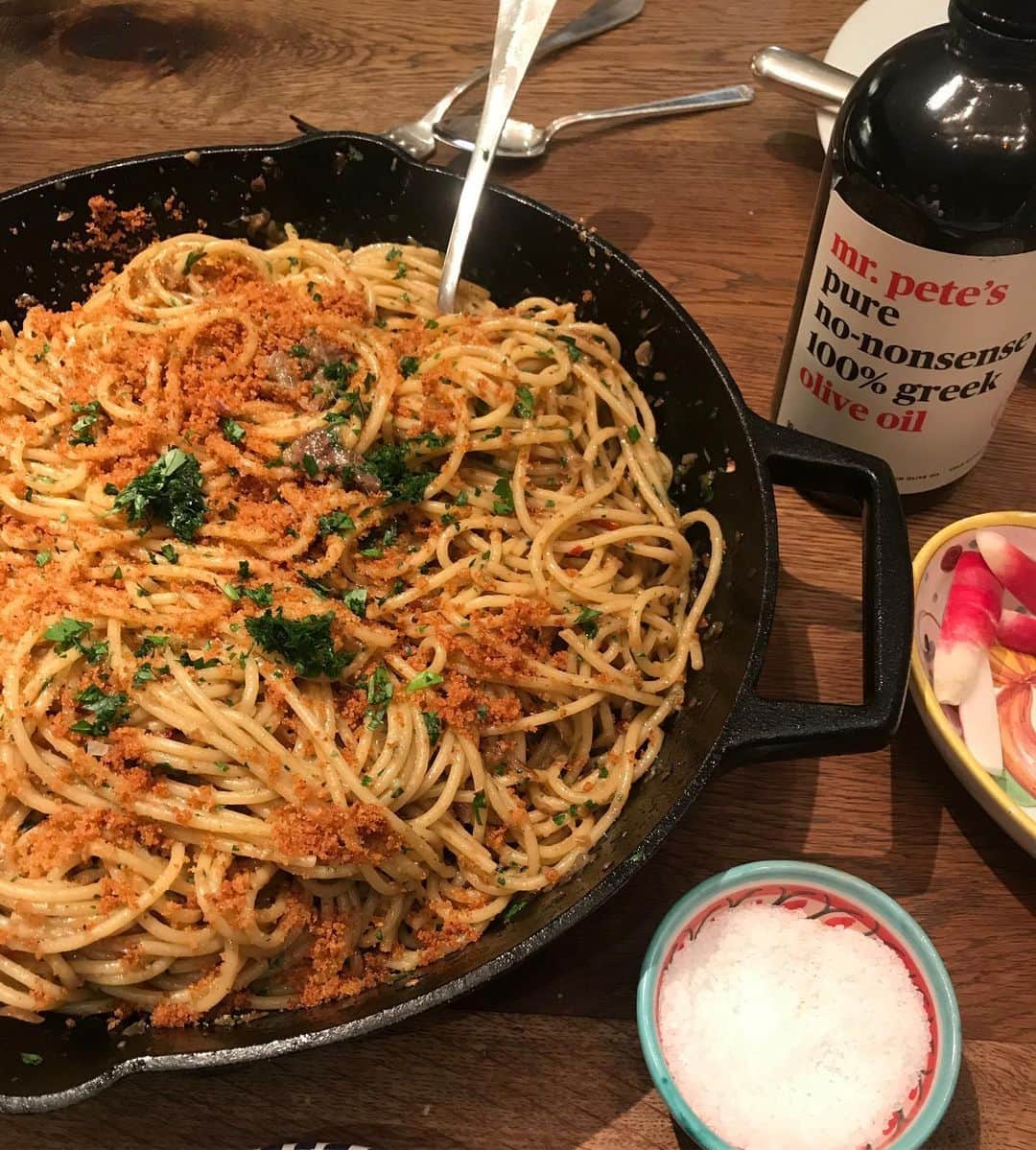 ナネットレポーのインスタグラム：「Pasta for the papa🍝 anchovies smuggled home from Roscioli in Roma, Olive oil Ala Greca」